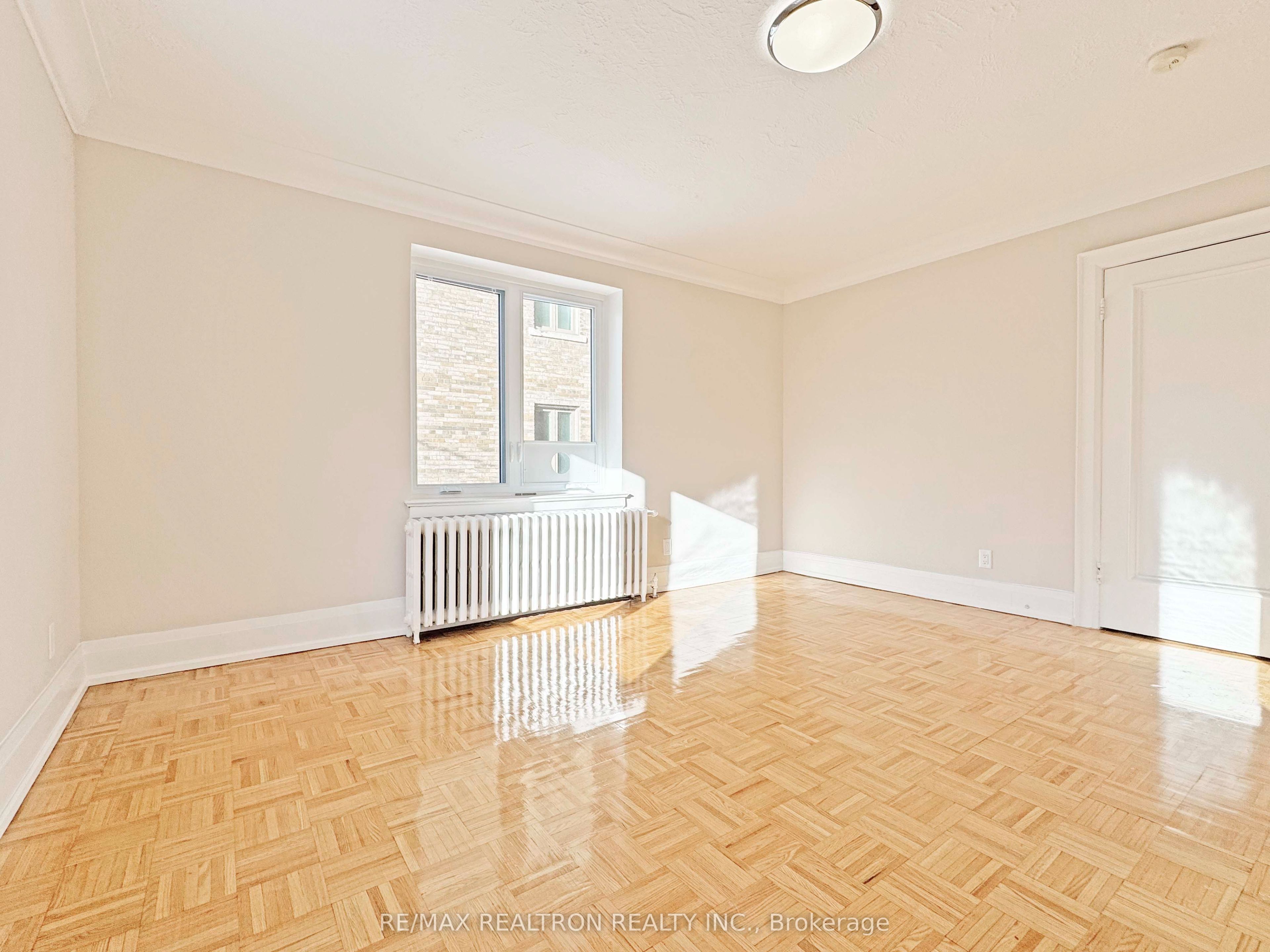 394 Avenue Road 202, Toronto, ON M4V 2H4 photo 2