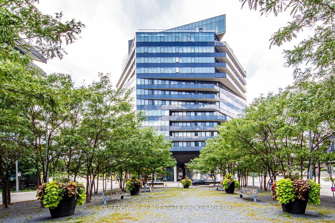 21 Lawren Harris Square 812, Toronto, ON M5A 1T4