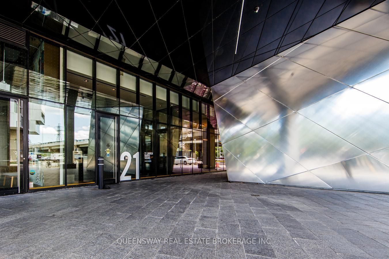 21 Lawren Harris Square 812, Toronto, ON M5A 1T4 photo 2