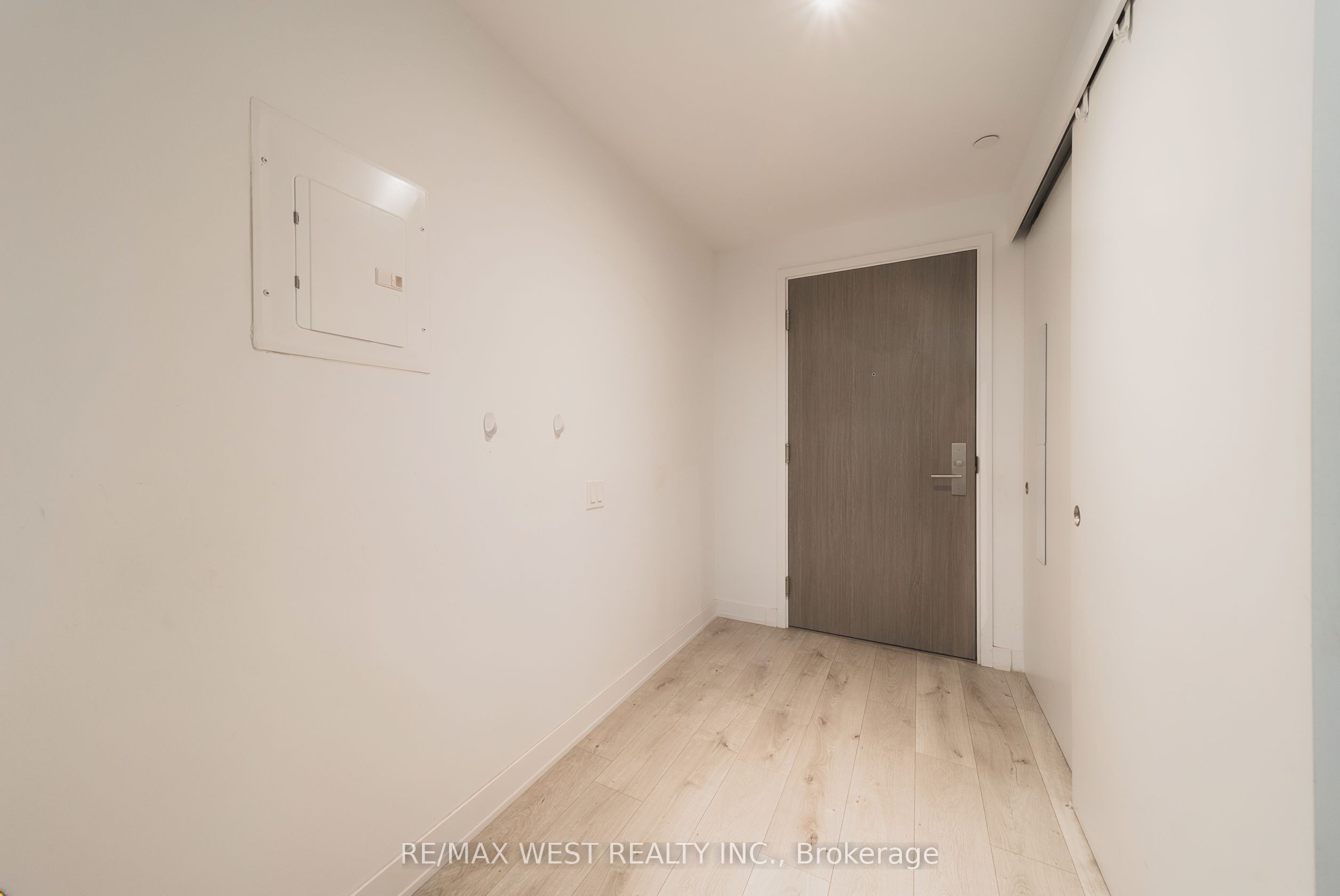 161 Roehampton Avenue 331, Toronto, ON M4P 0C8 photo 2
