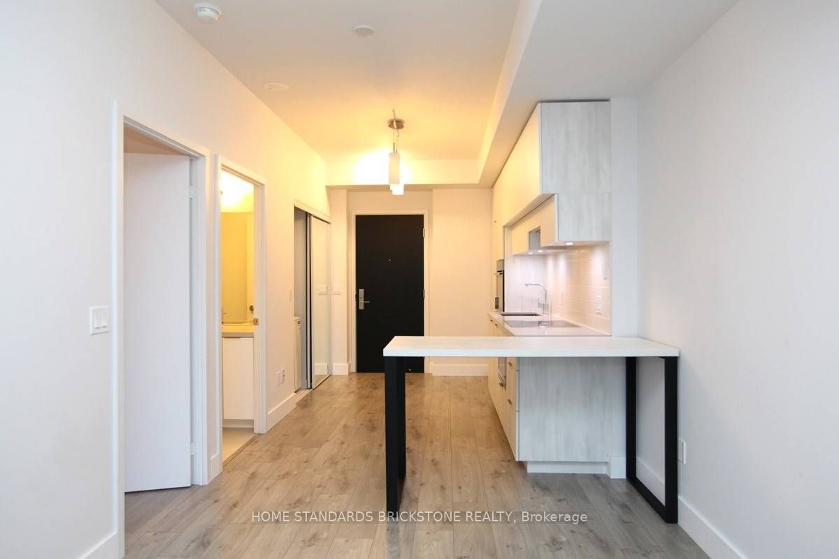 8 Eglinton Avenue E 710, Toronto, ON M4P 0C1 photo 3