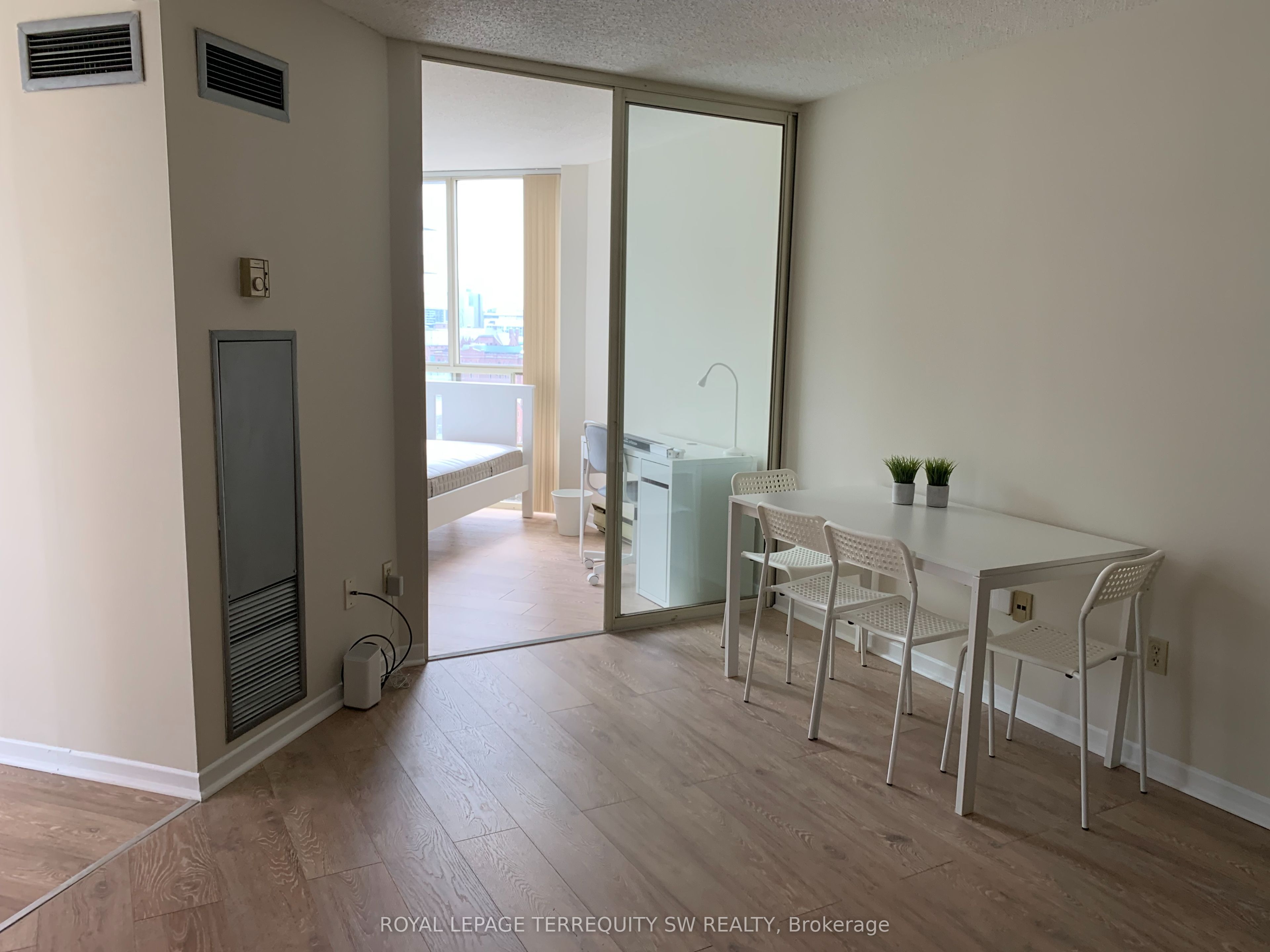 44 St. Joseph Street 1212, Toronto, ON M4Y 2W4 photo 3