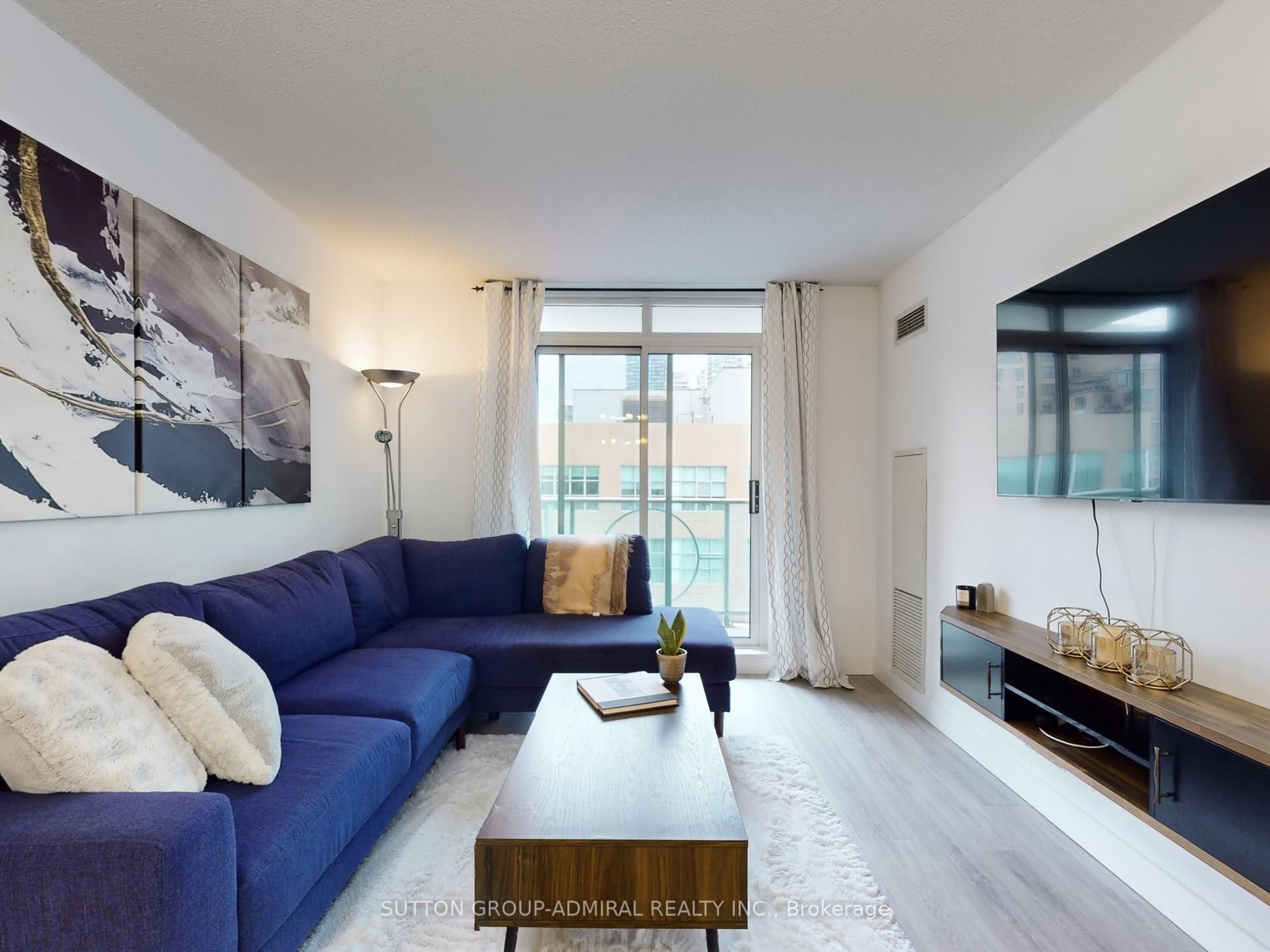 212 Eglinton Avenue 1005, Toronto, ON M4P 1K4 photo 2