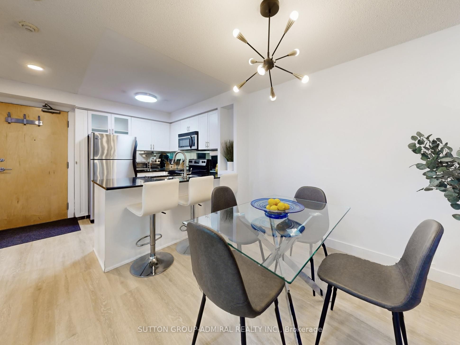 212 Eglinton Avenue 1005, Toronto, ON M4P 1K4 photo 5