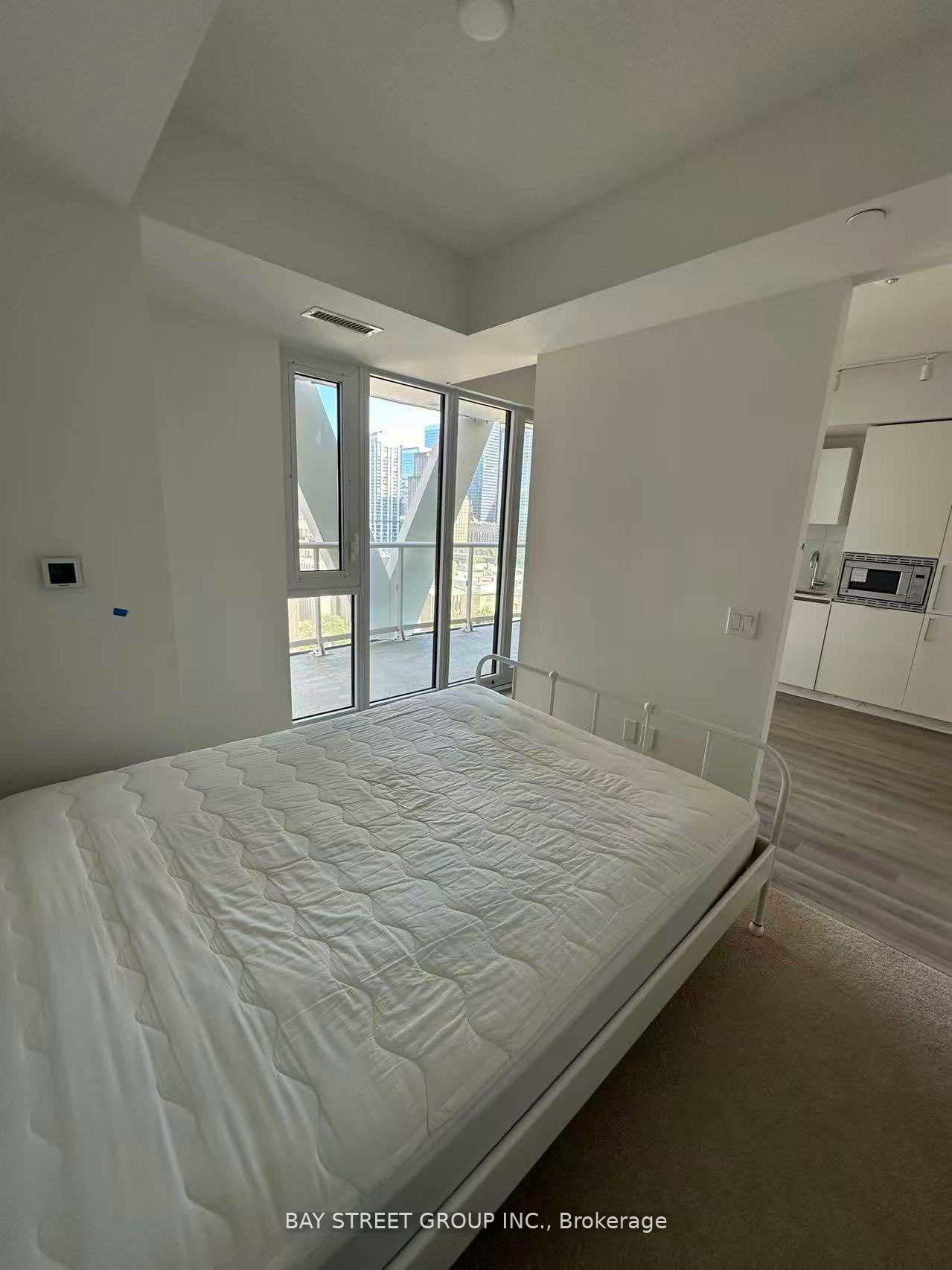 230 Simcoe Street 1329, Toronto, ON M5T 1T4 photo 2