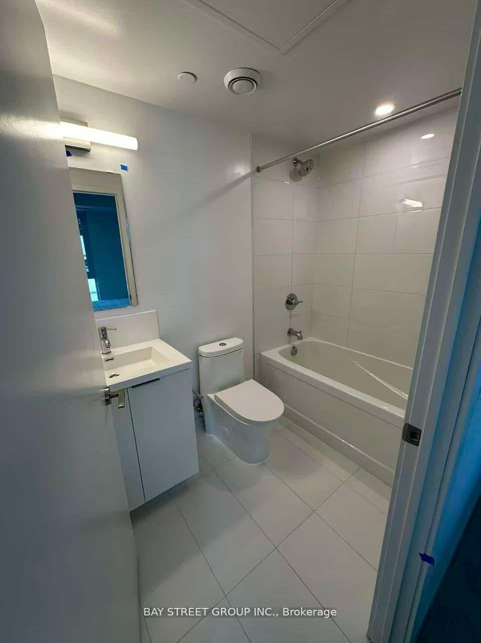 230 Simcoe Street 1329, Toronto, ON M5T 1T4 photo 3