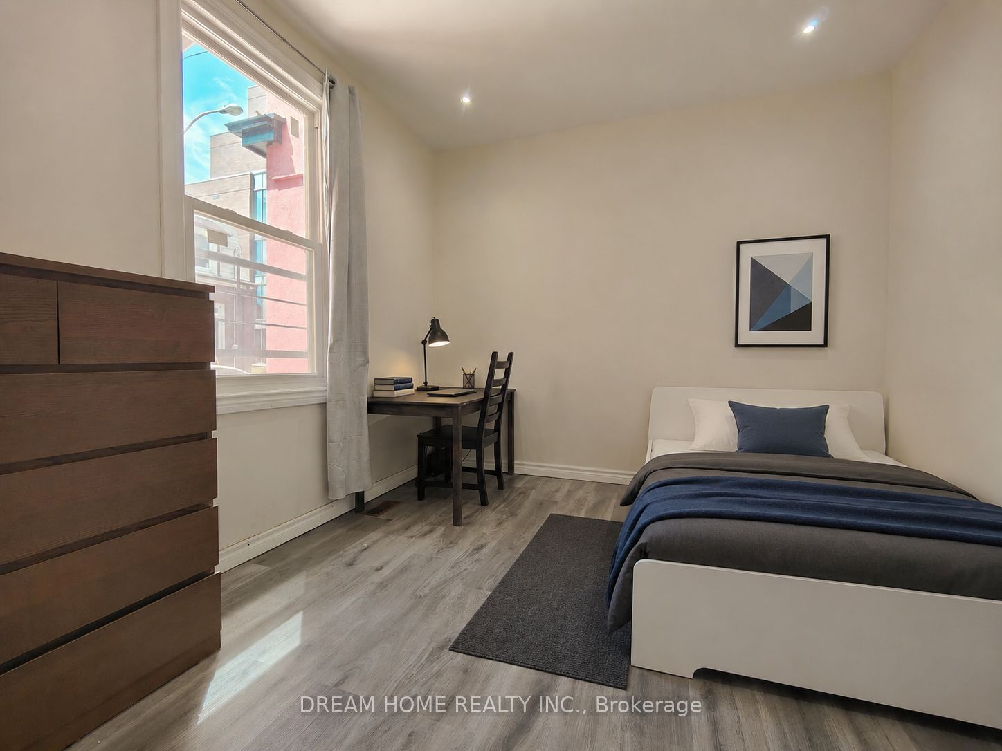 29 Glasgow Street Room#1, Toronto, ON M5T 2C1