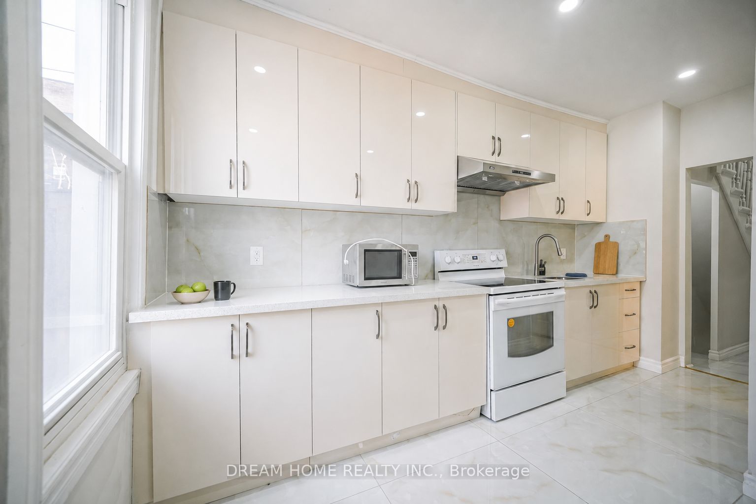 29 Glasgow Street Room#1, Toronto, ON M5T 2C1 photo 3
