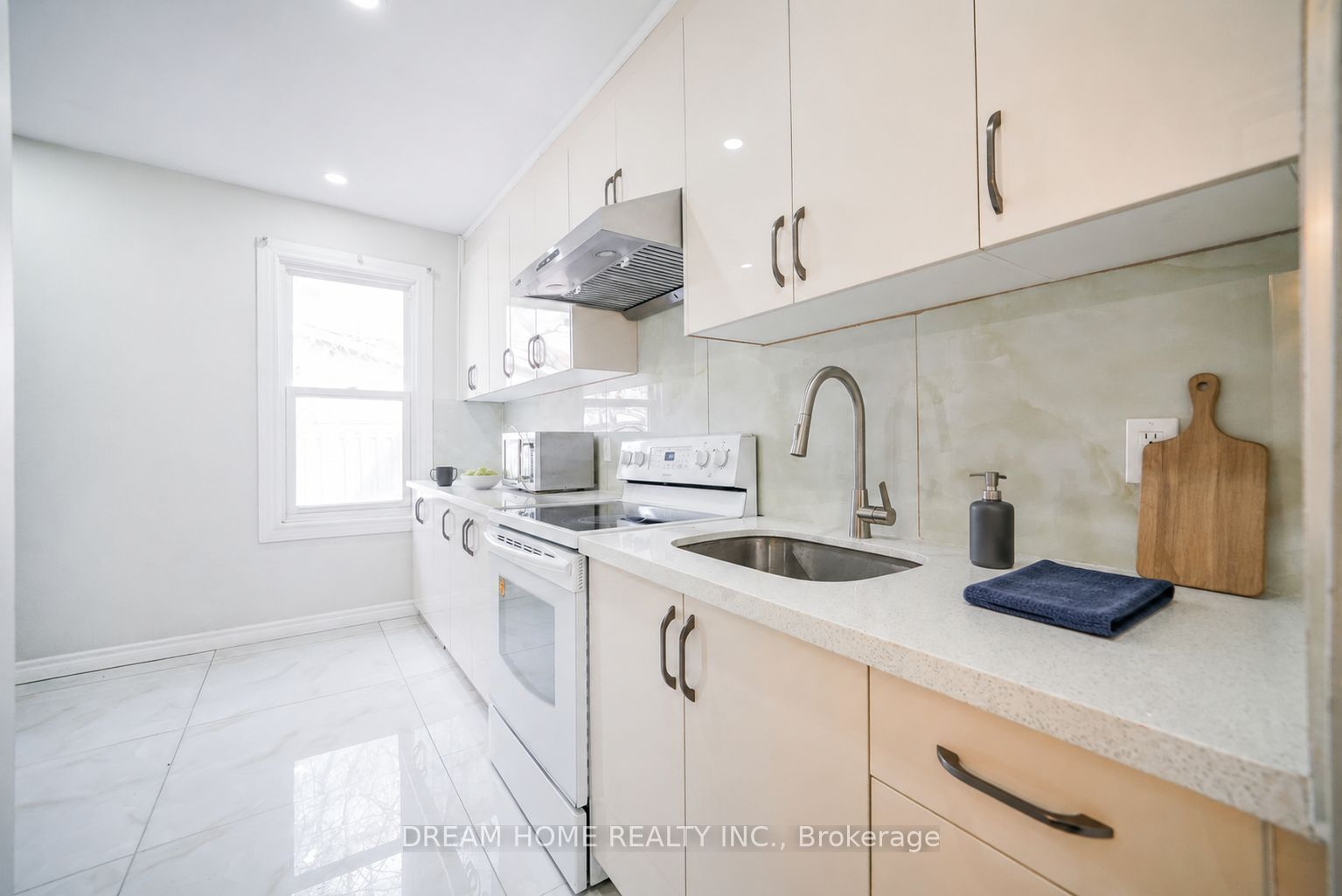 29 Glasgow Street Room#1, Toronto, ON M5T 2C1 photo 4