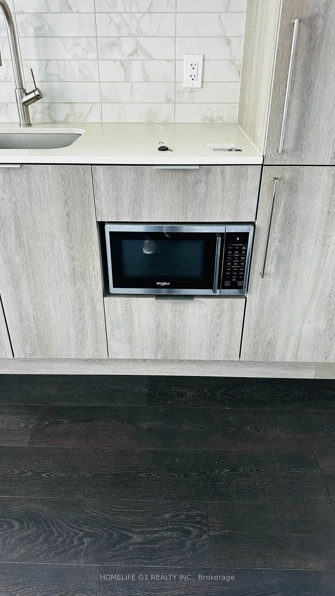 2020 S Bathurst Street 1101, Toronto, ON M5P 0A6 photo 5