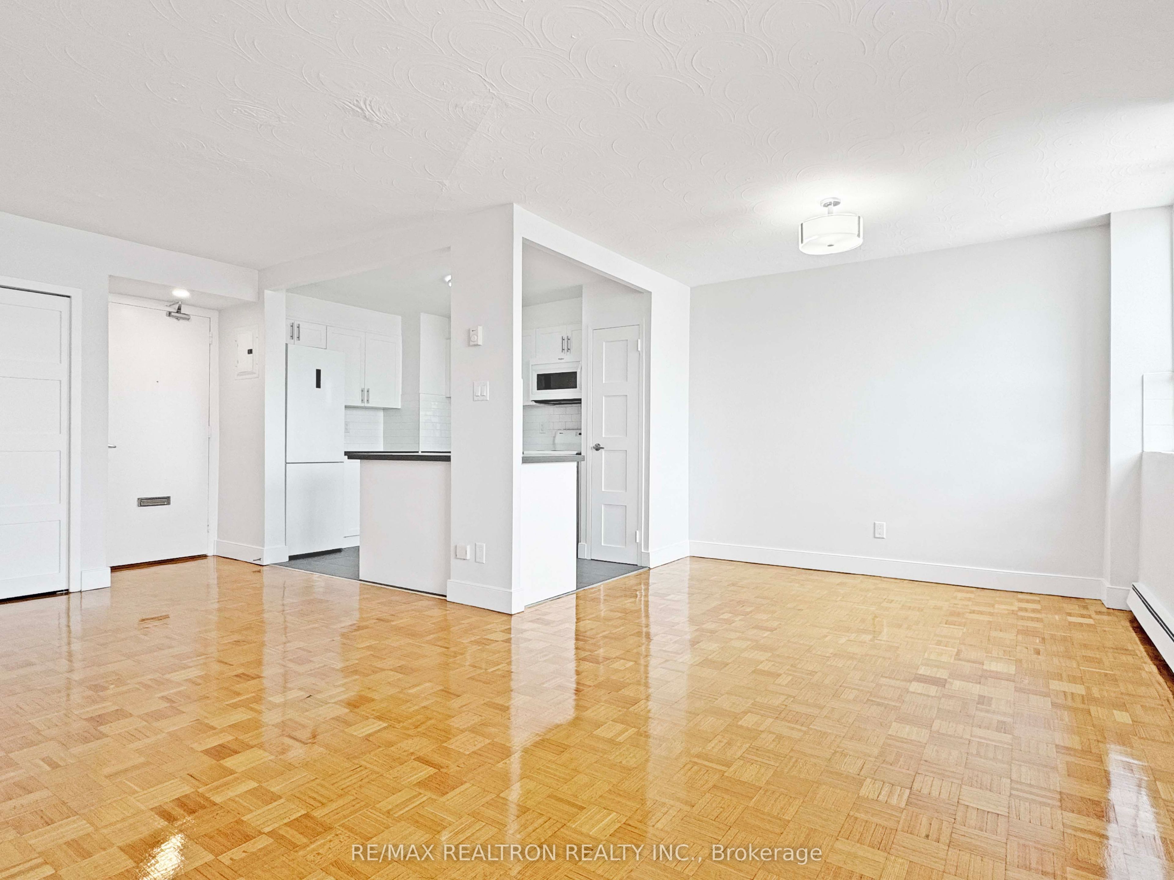 525 Eglinton Avenue E 903, Toronto, ON M4P 2P6 photo 4