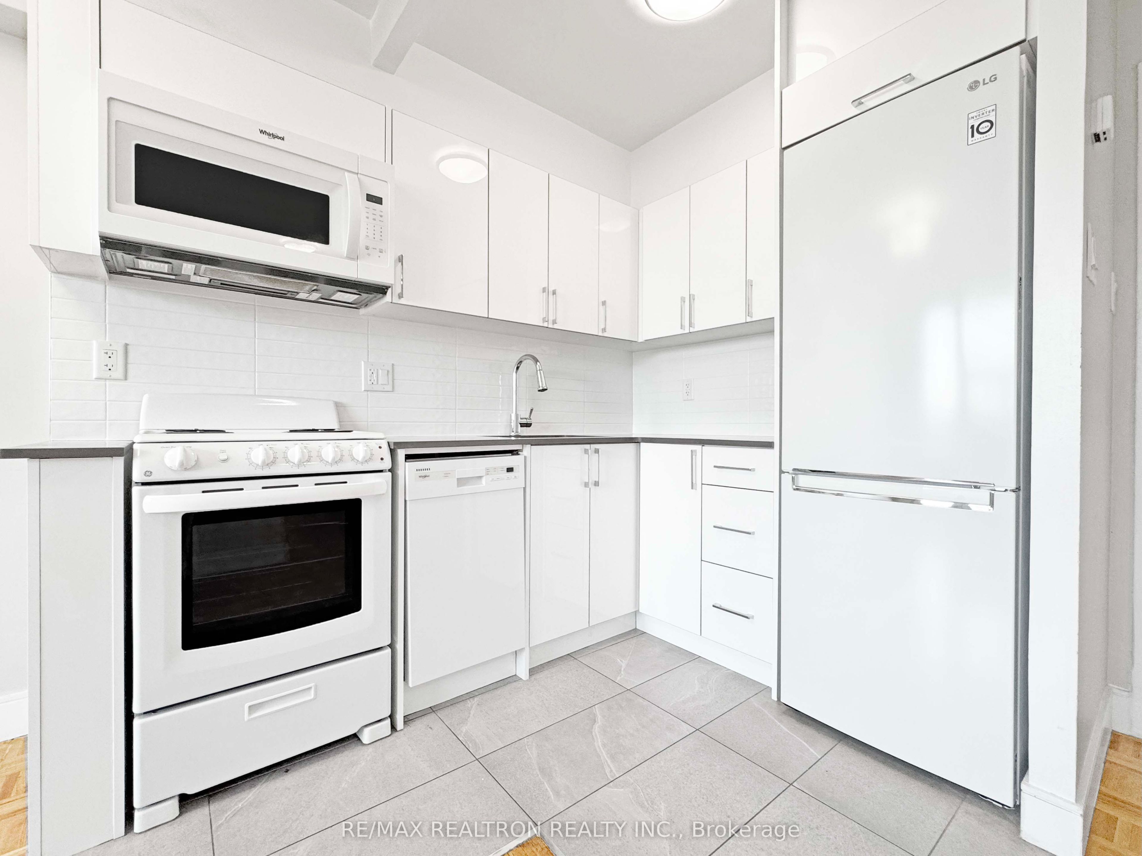 1500 Bathurst Street 907, Toronto, ON M5P 3L3 photo 2
