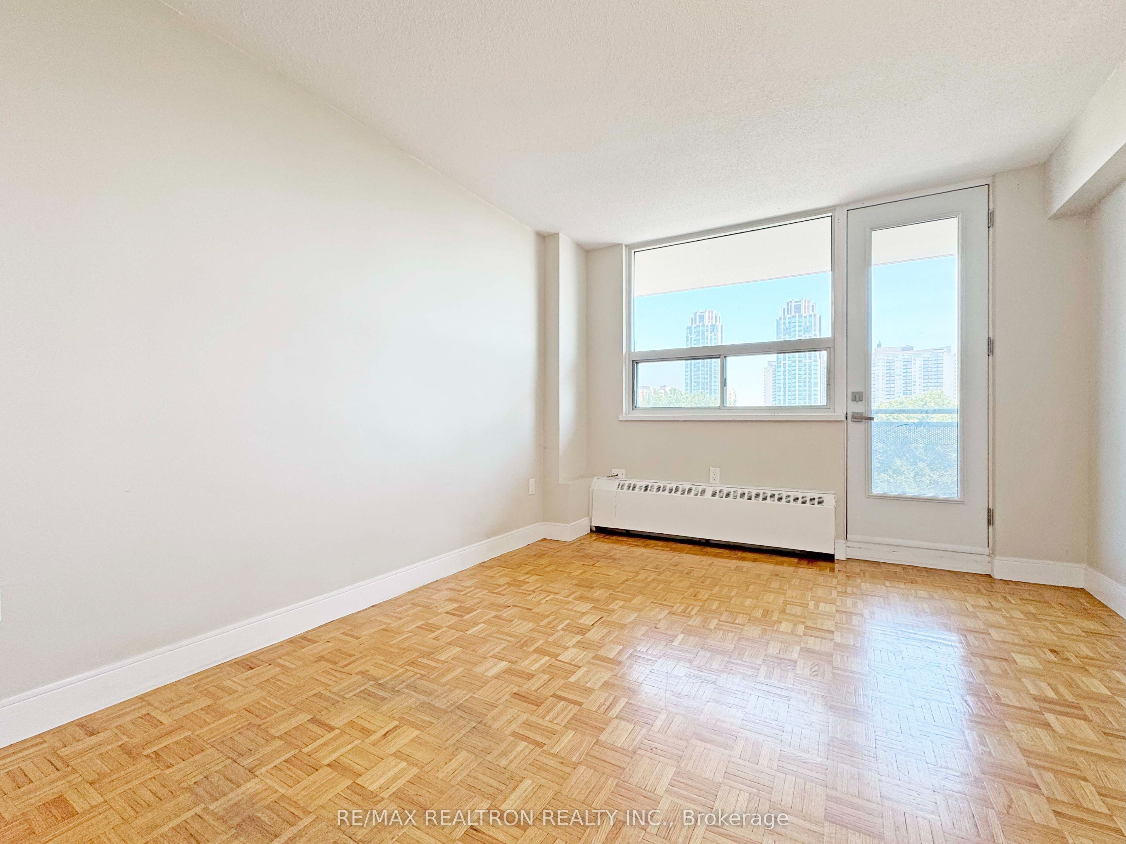 1500 Bathurst Street 907, Toronto, ON M5P 3L3 photo 3