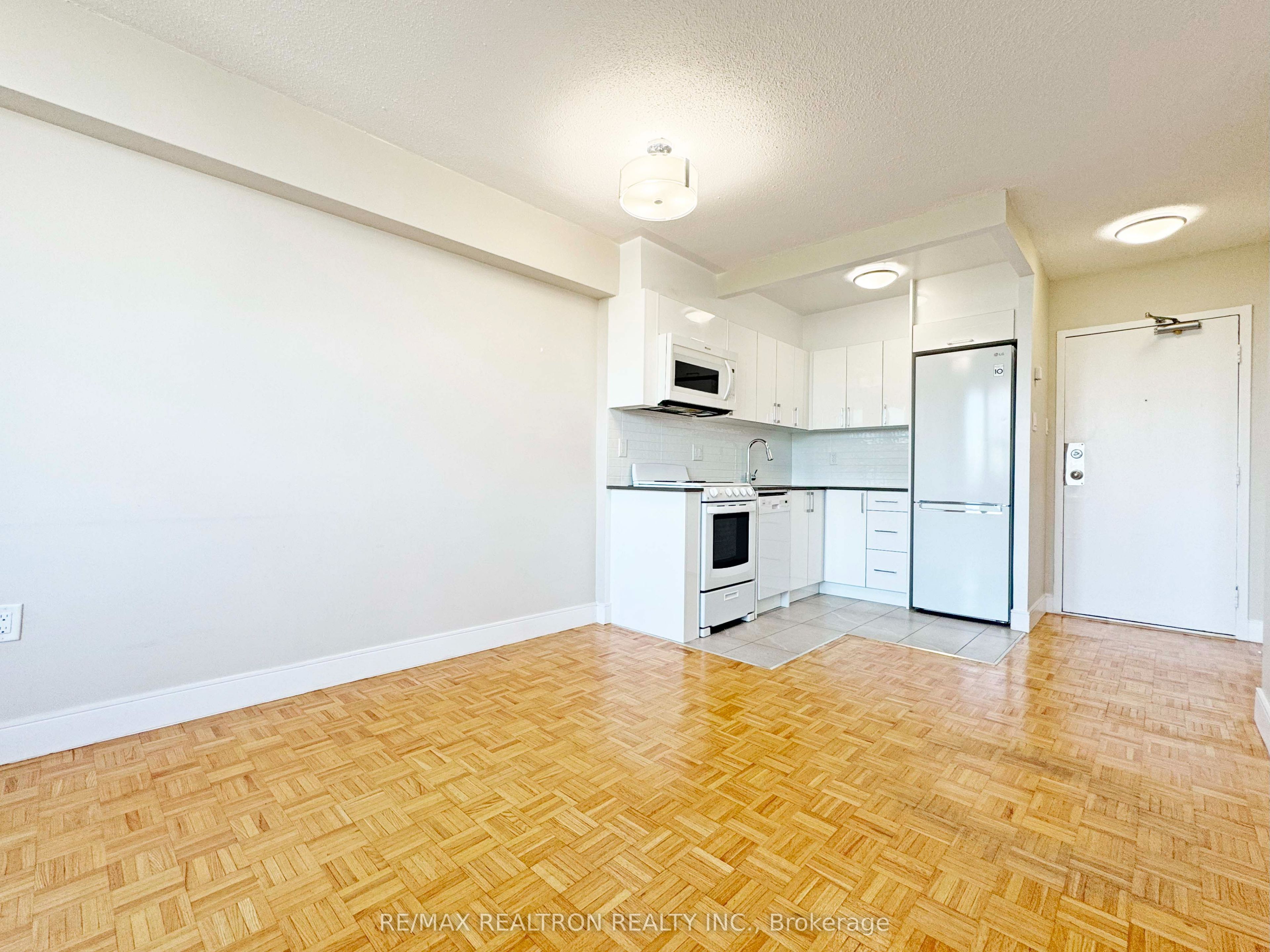 1500 Bathurst Street 907, Toronto, ON M5P 3L3 photo 4