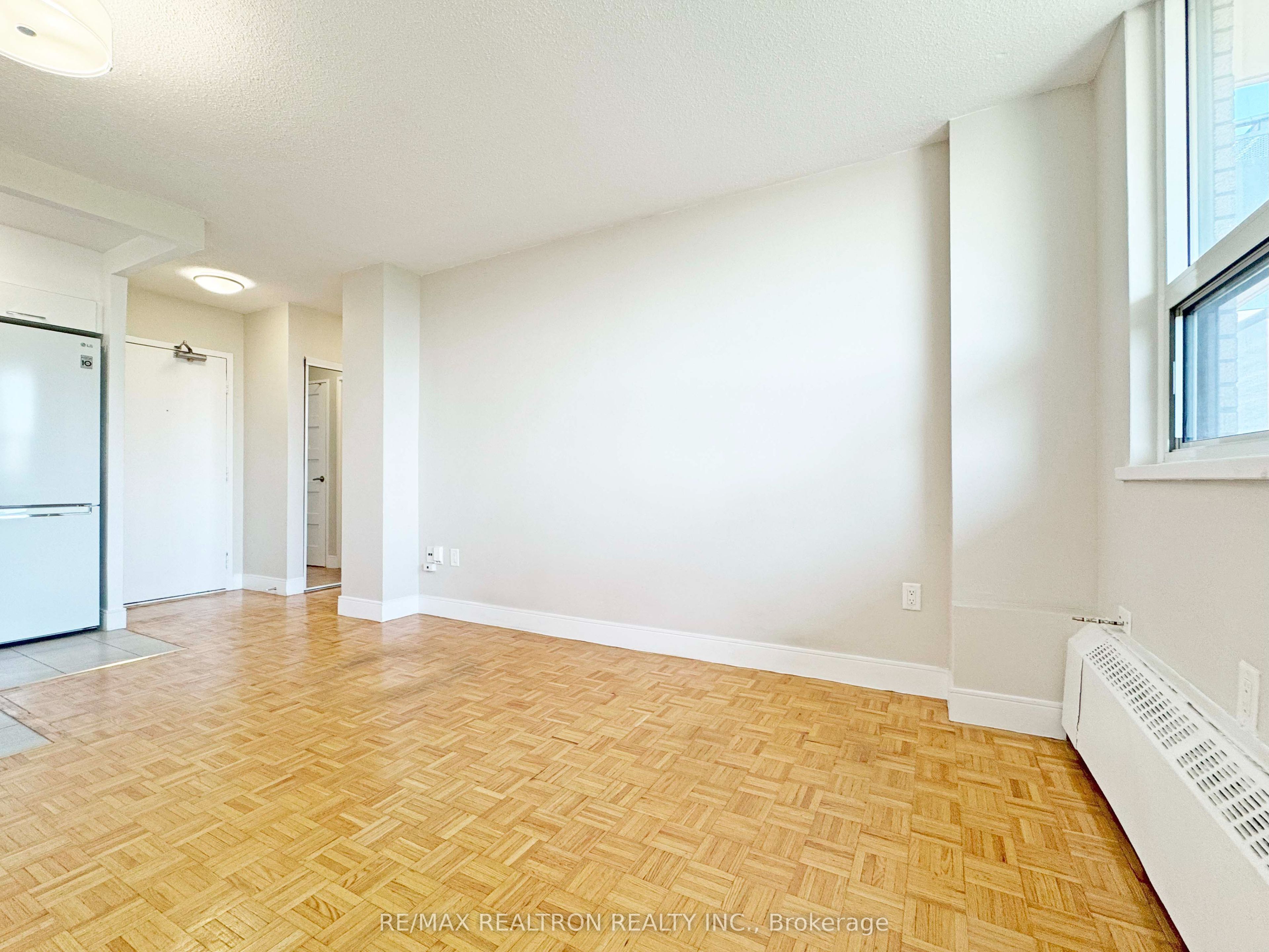 1500 Bathurst Street 907, Toronto, ON M5P 3L3 photo 5