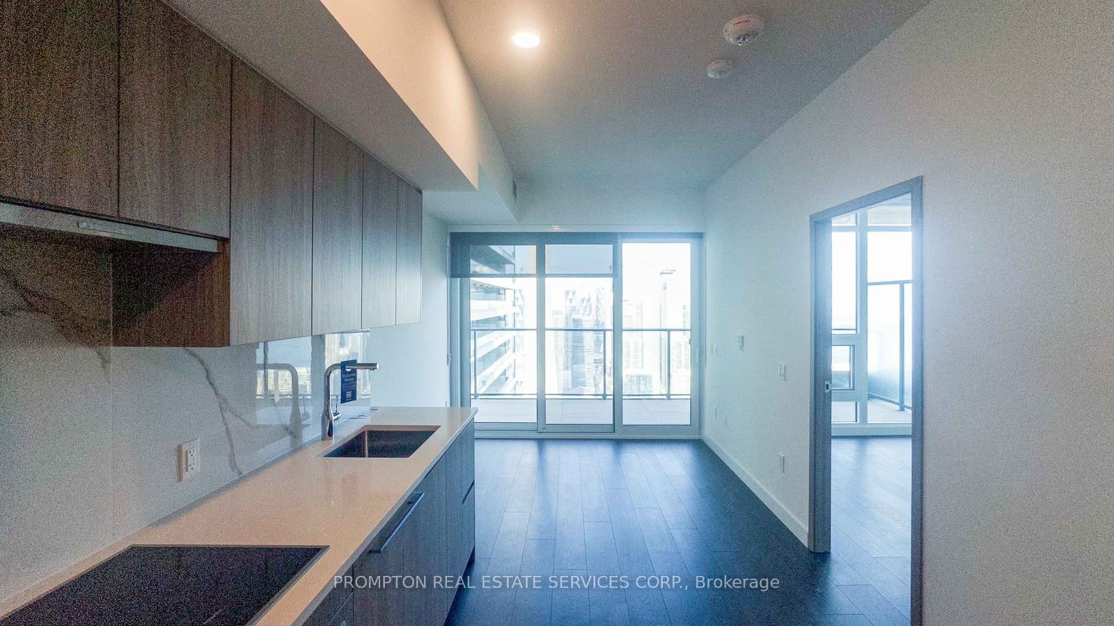 3 Concord Cityplace Way 5907, Toronto, ON M5V 0X4 photo 5