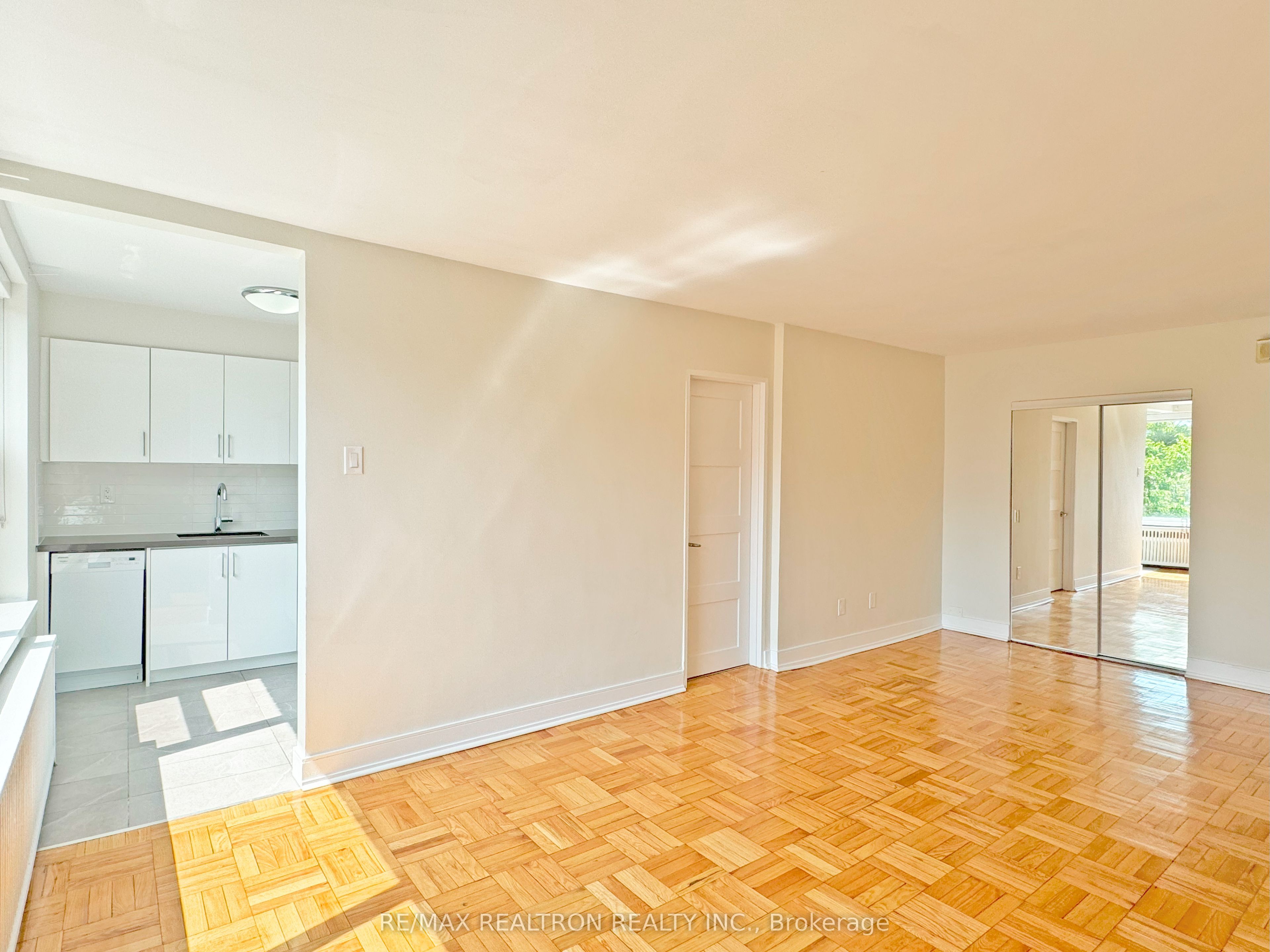 1545 Bathurst Street 402, Toronto, ON M5P 3H6 photo 3