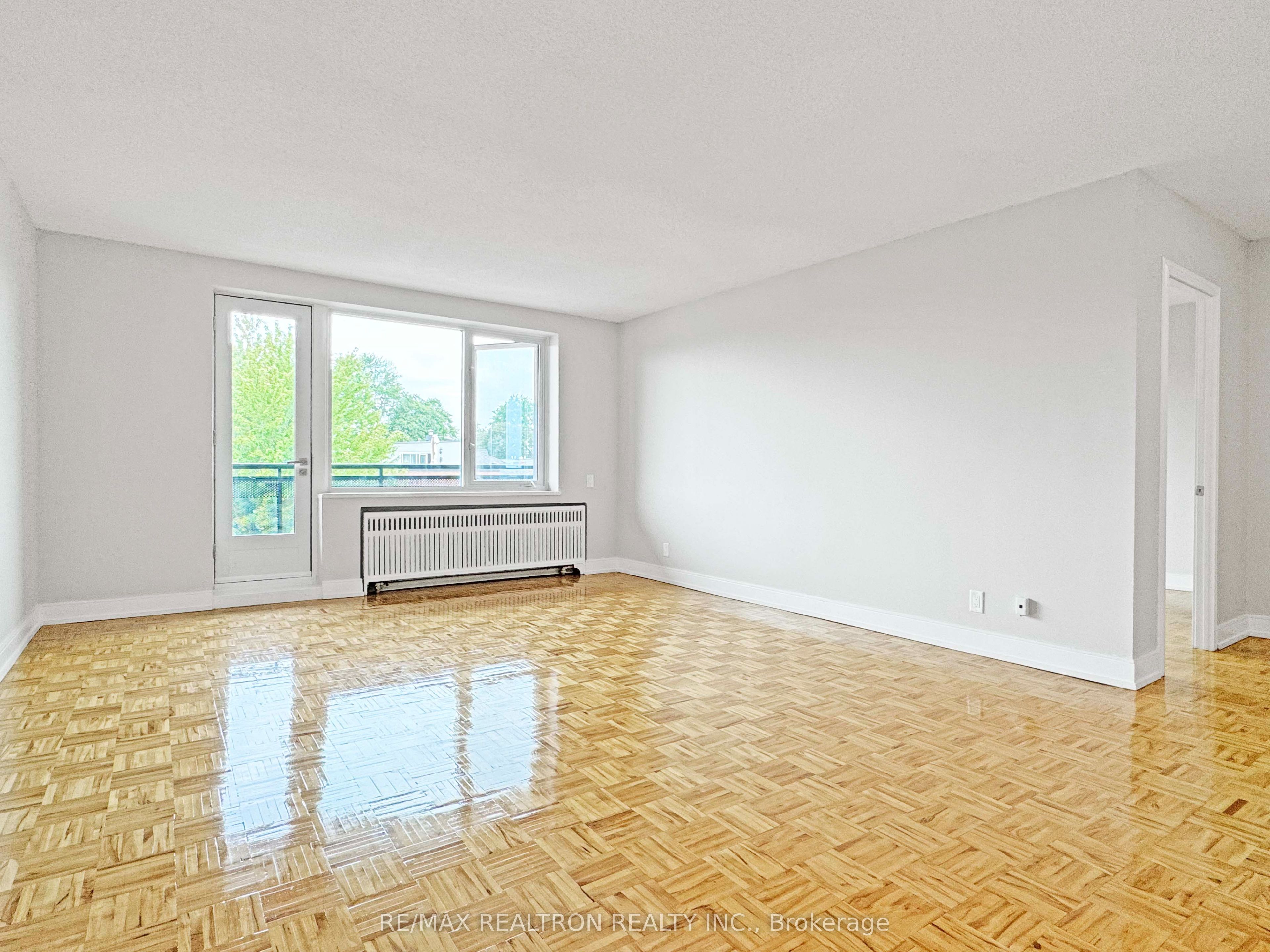 990 Avenue Road 201, Toronto, ON M5P 2K8 photo 3
