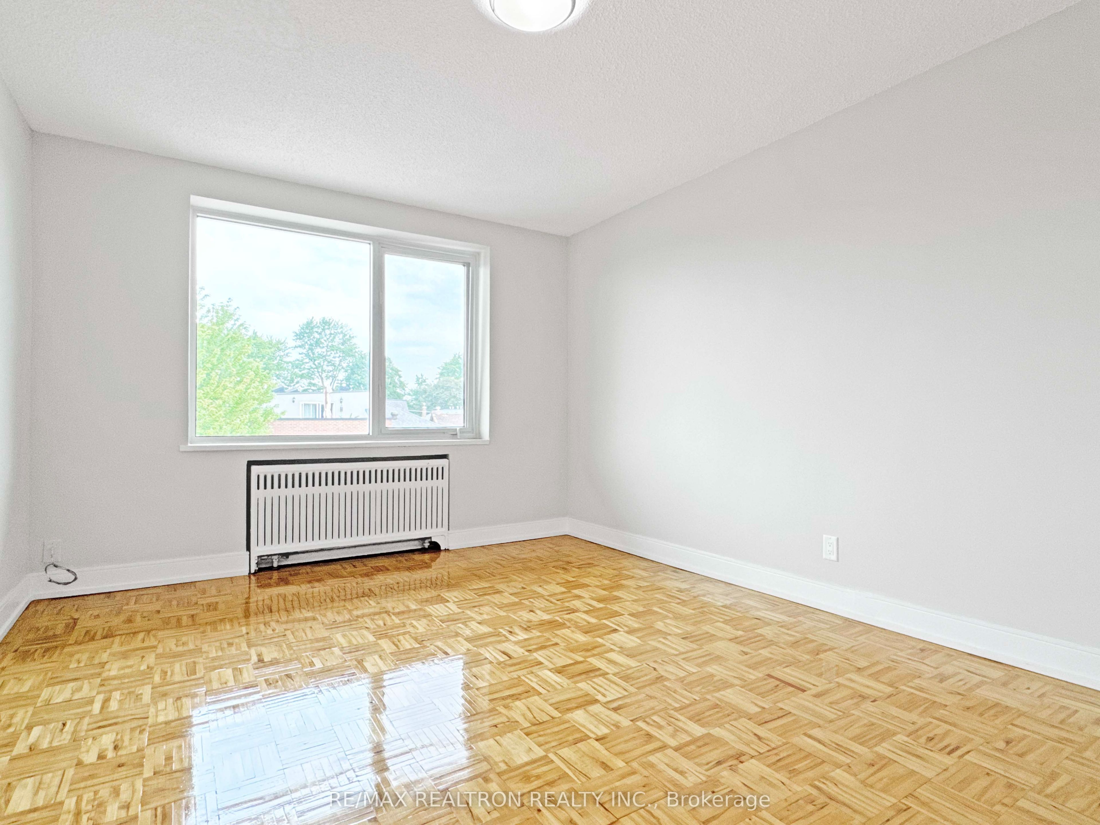 990 Avenue Road 201, Toronto, ON M5P 2K8 photo 4