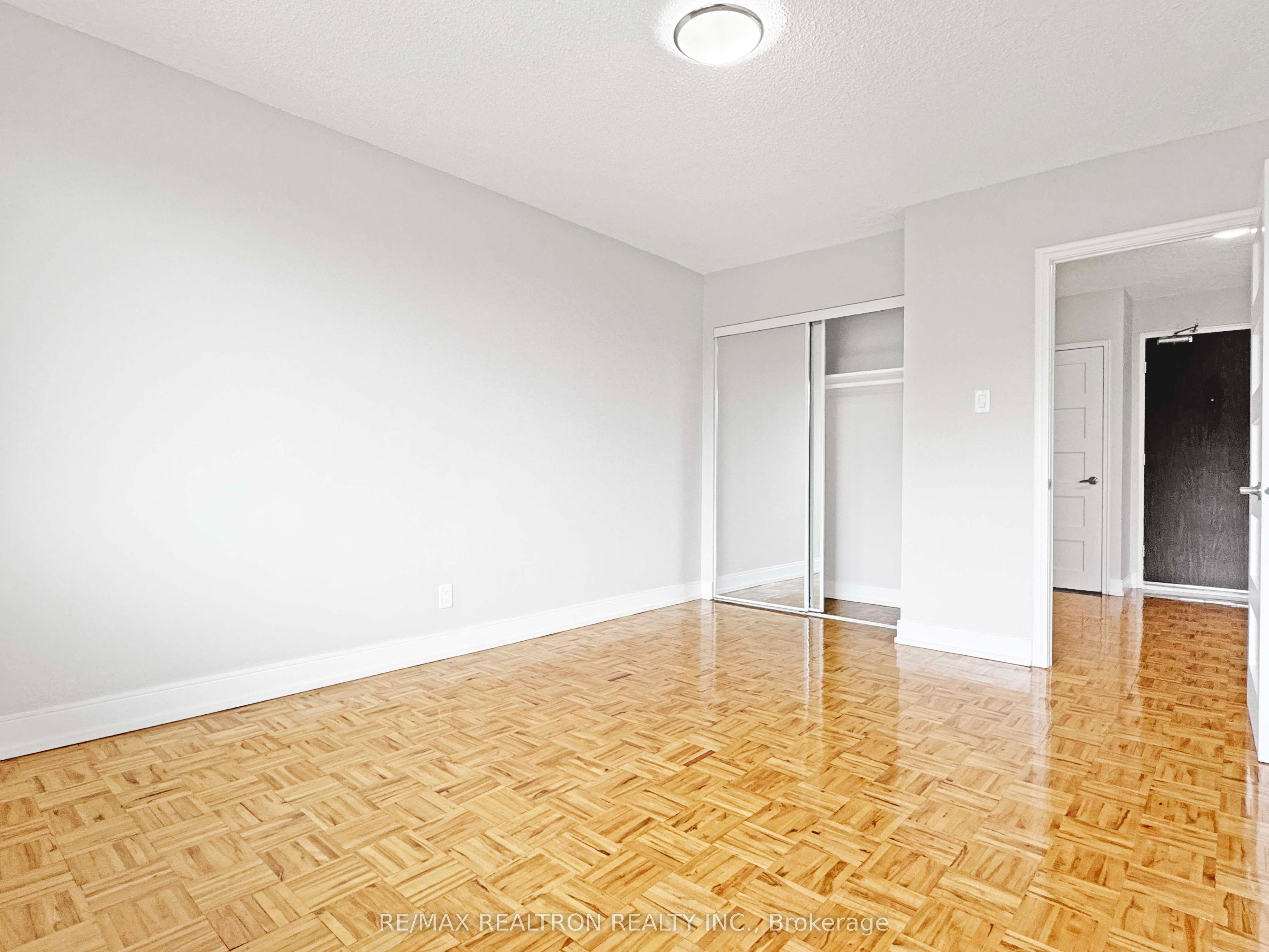 990 Avenue Road 201, Toronto, ON M5P 2K8 photo 5