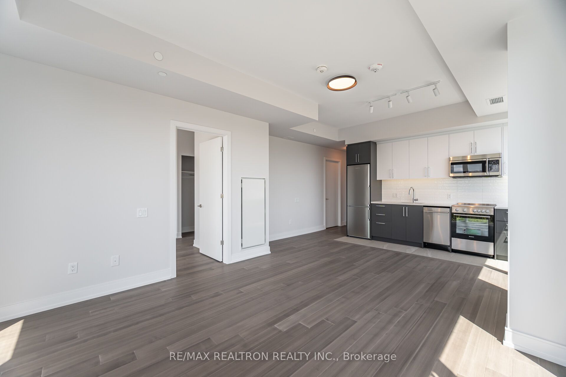 664 Spadina Avenue 710, Toronto, ON M5S 2H7 photo 2