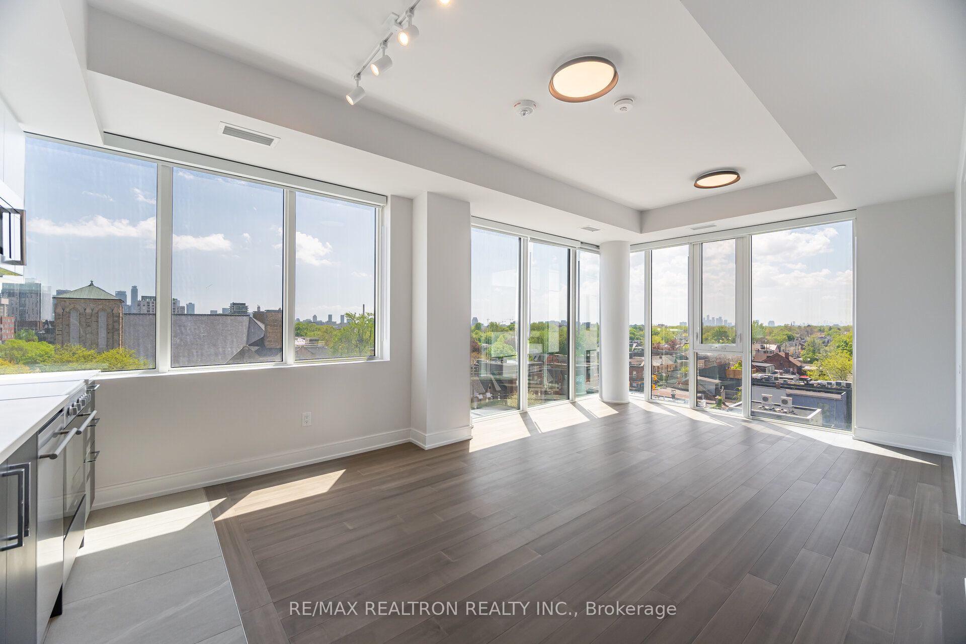 664 Spadina Avenue 710, Toronto, ON M5S 2H7 photo 5