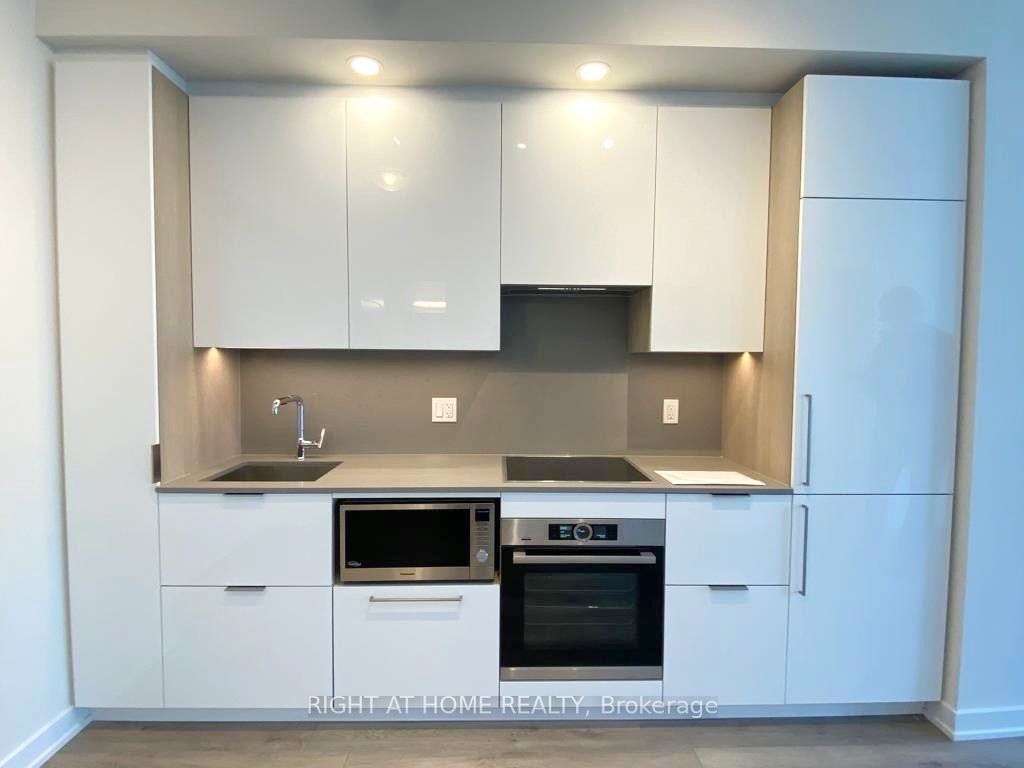 28 Freeland Street 3403, Toronto, ON M5E 0E3 photo 2
