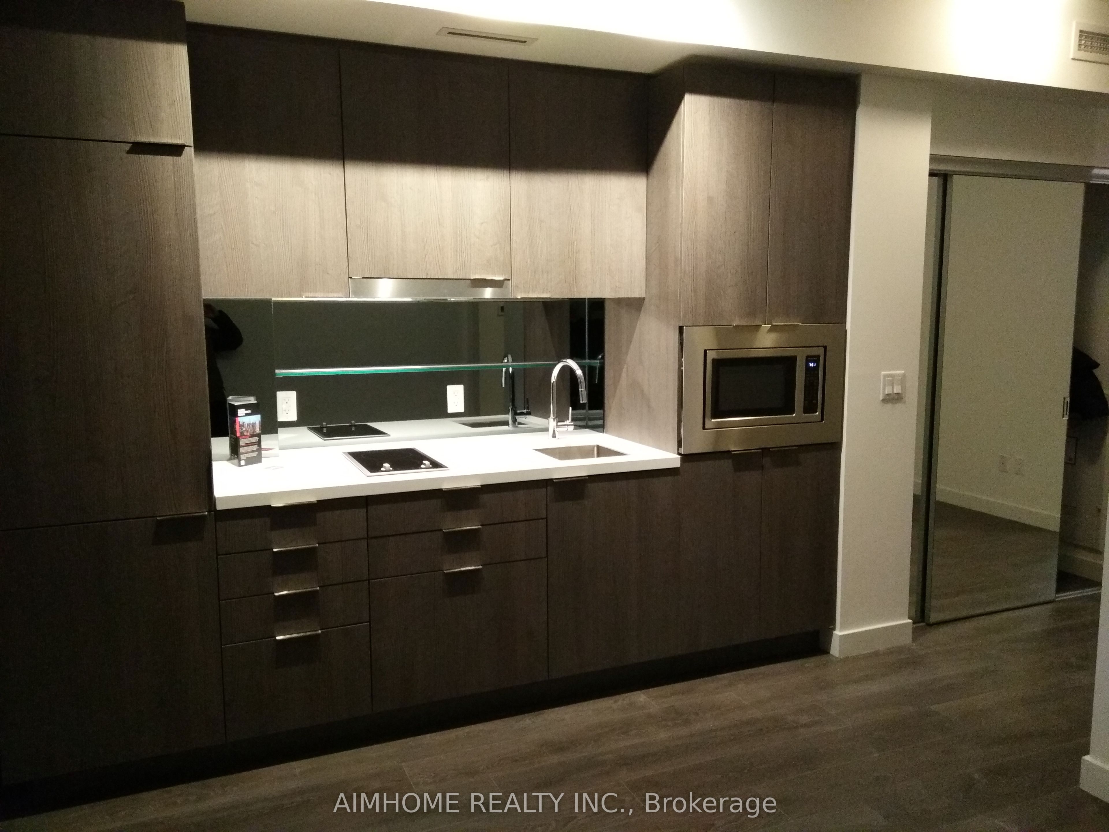 215 Queen Street W 1010, Toronto, ON M5V 0P5 photo 3