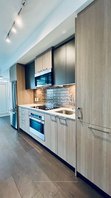 10 Oak Street 107, Toronto, ON M5A 0Z1
