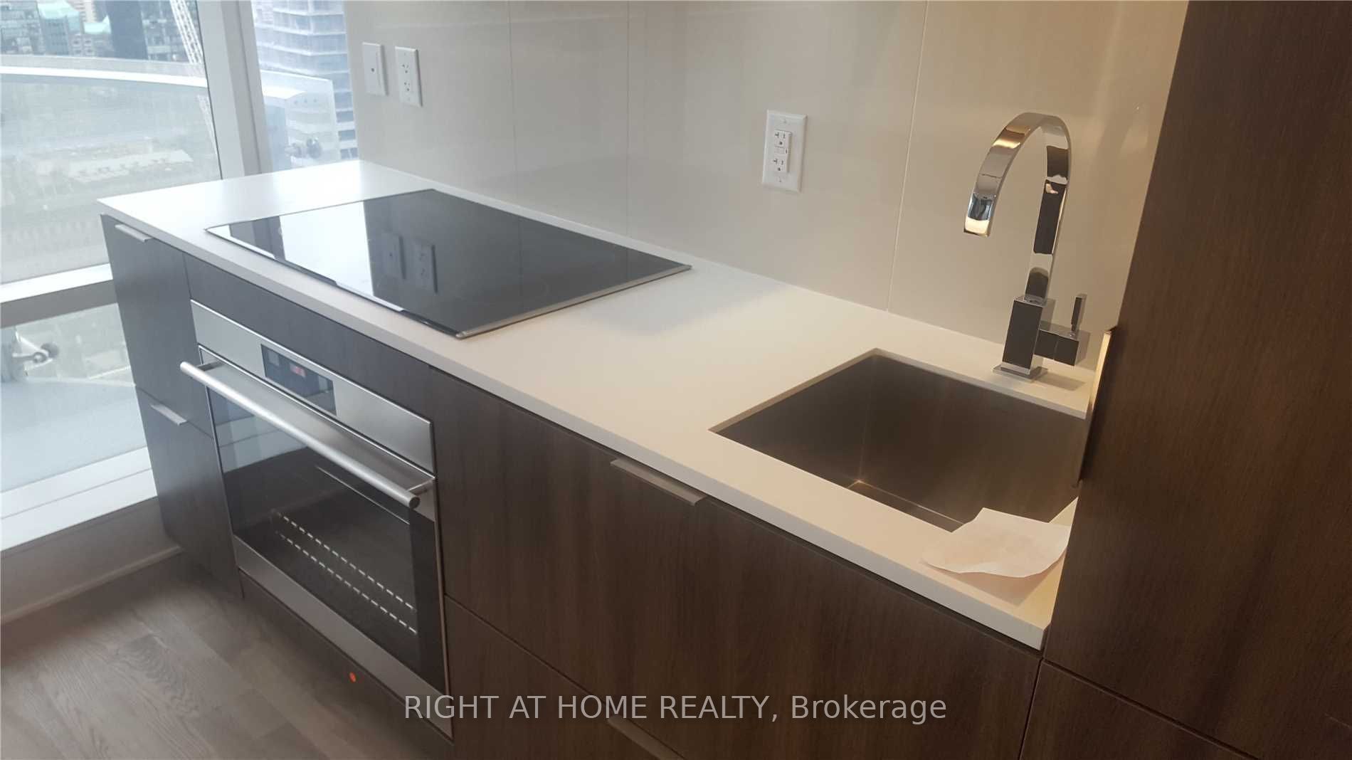 1 Bloor Street E 2703, Toronto, ON M4W 0A8 photo 5