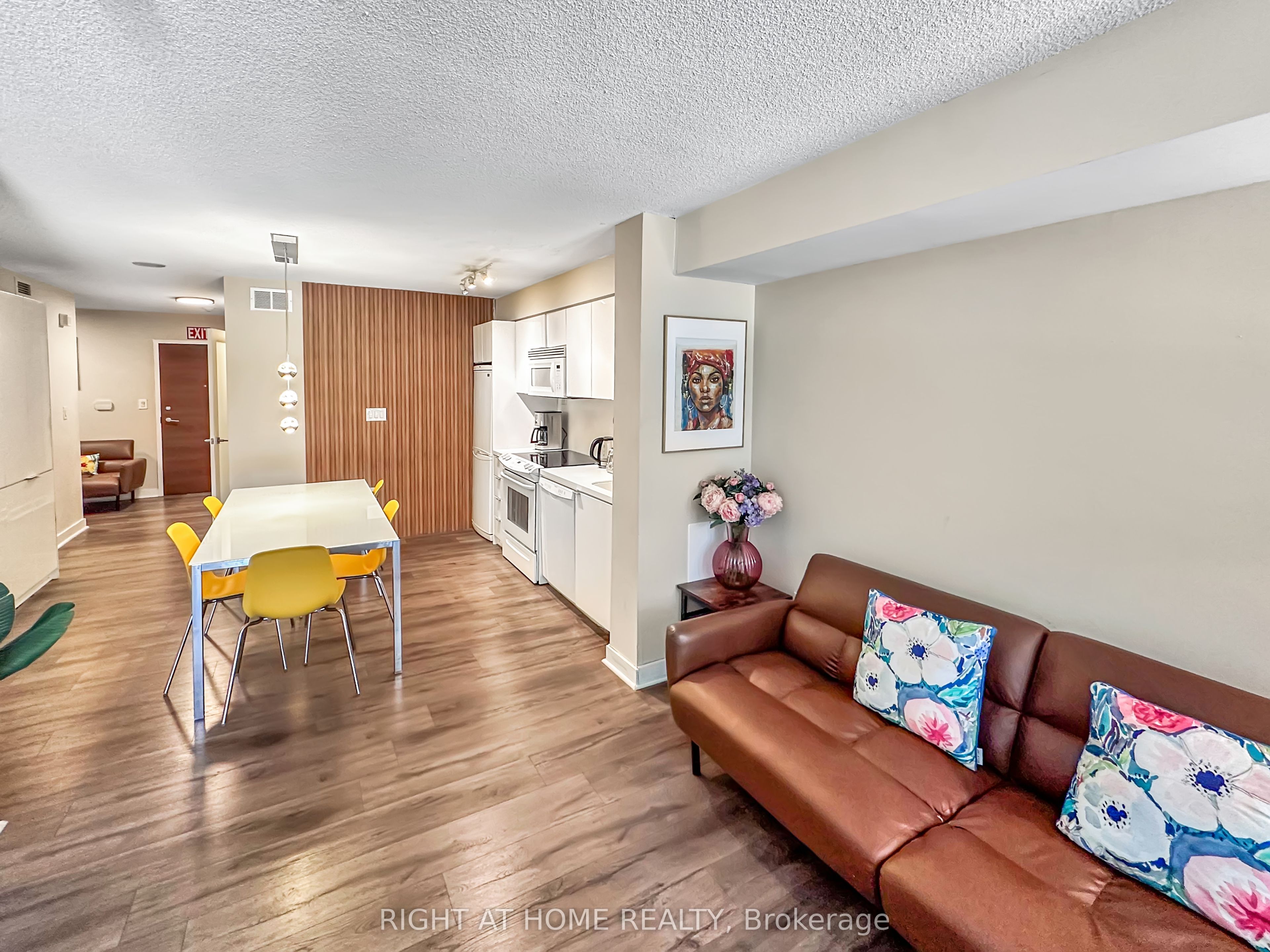10 Capreol Court 356, Toronto, ON M5V 4B3 photo 5