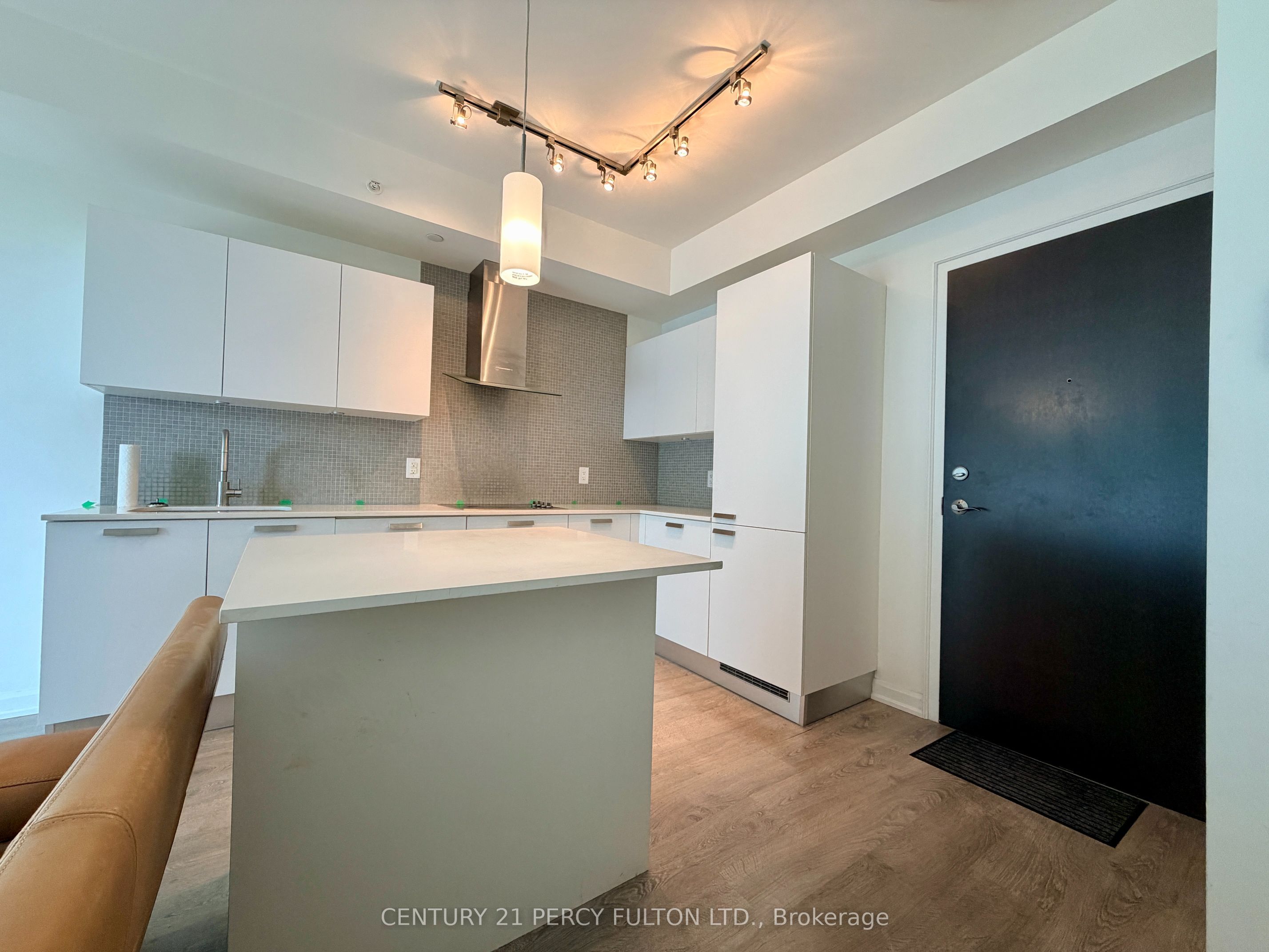 9 Bogert Avenue 705, Toronto, ON M2N 0H3 photo 2