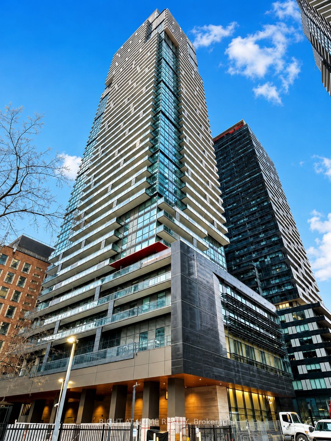 39 Roehampton Avenue 3206, Toronto, ON M4P 1P9 photo 2