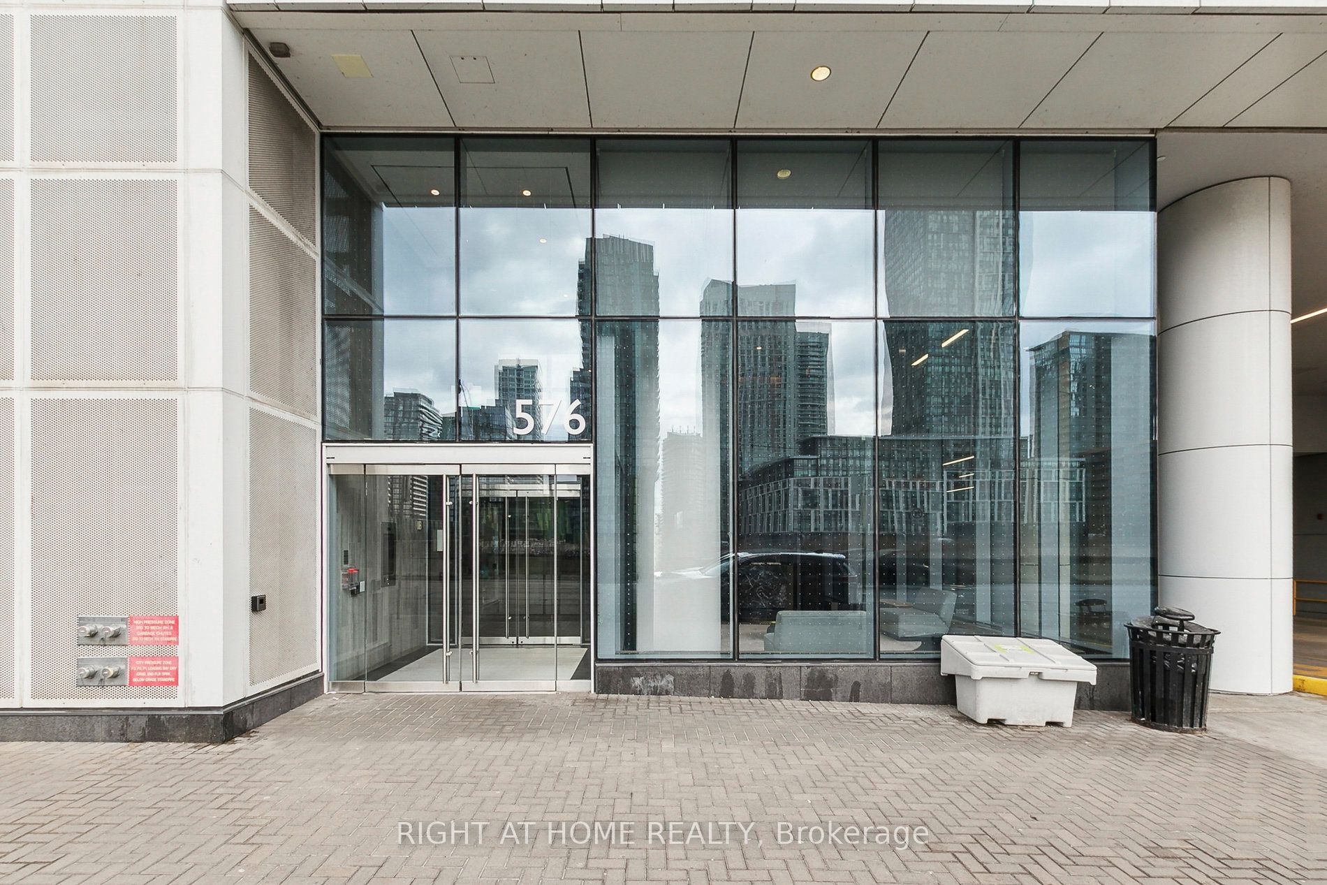 576 Front Street W 302E, Toronto, ON M5V 1C1