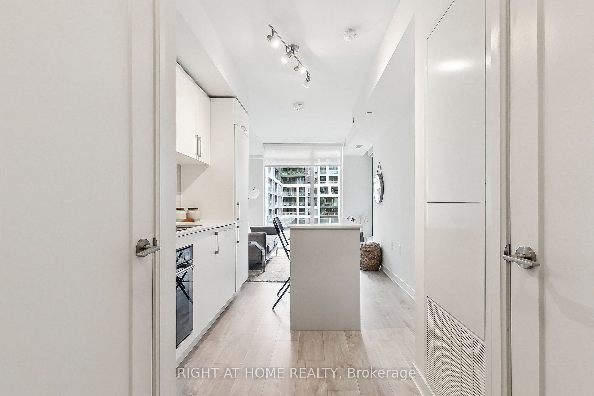 576 Front Street W 302E, Toronto, ON M5V 1C1 photo 3