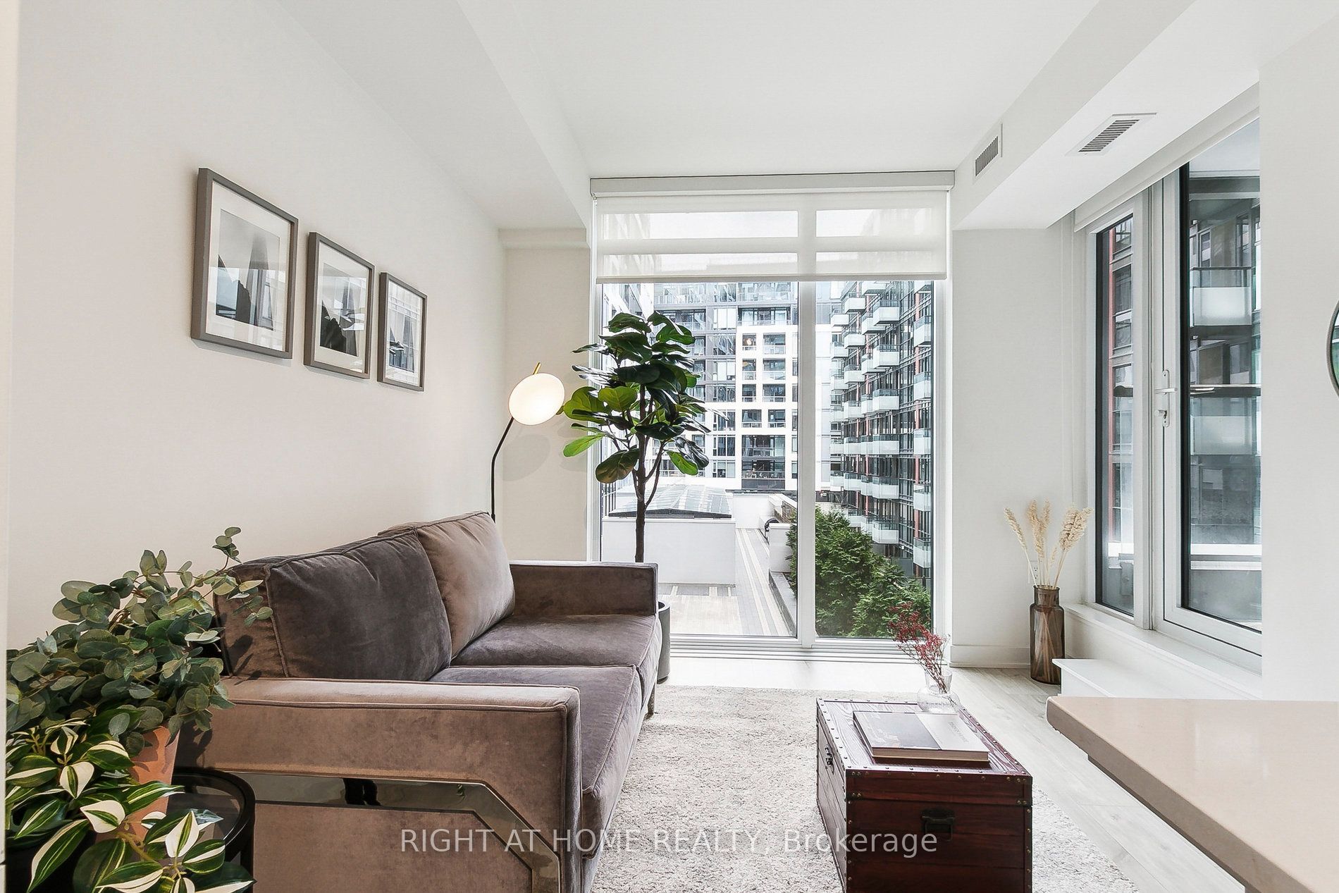 576 Front Street W 302E, Toronto, ON M5V 1C1 photo 4
