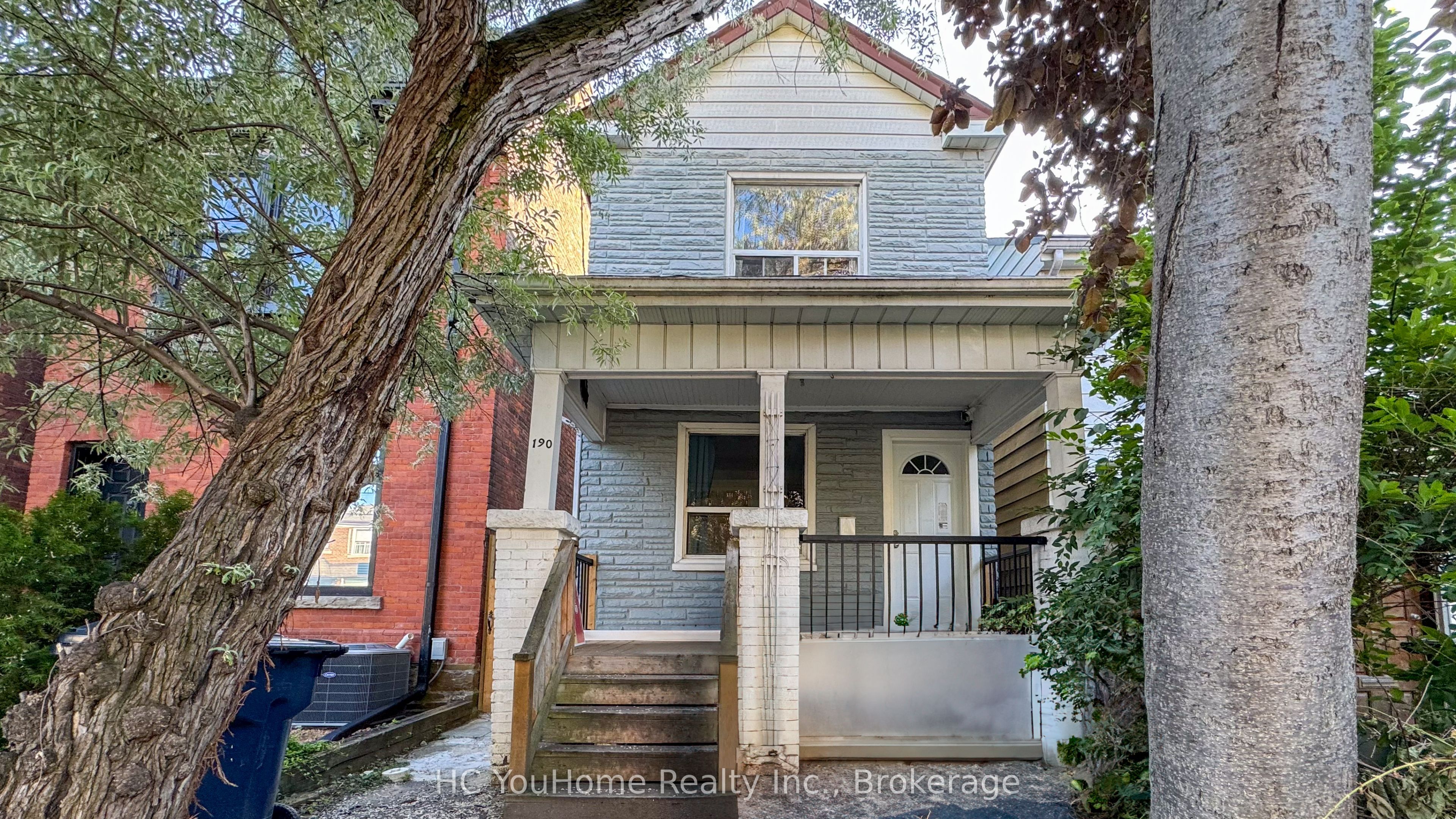 190 Major Street 2nd Fl, Toronto, ON M5S 2L3