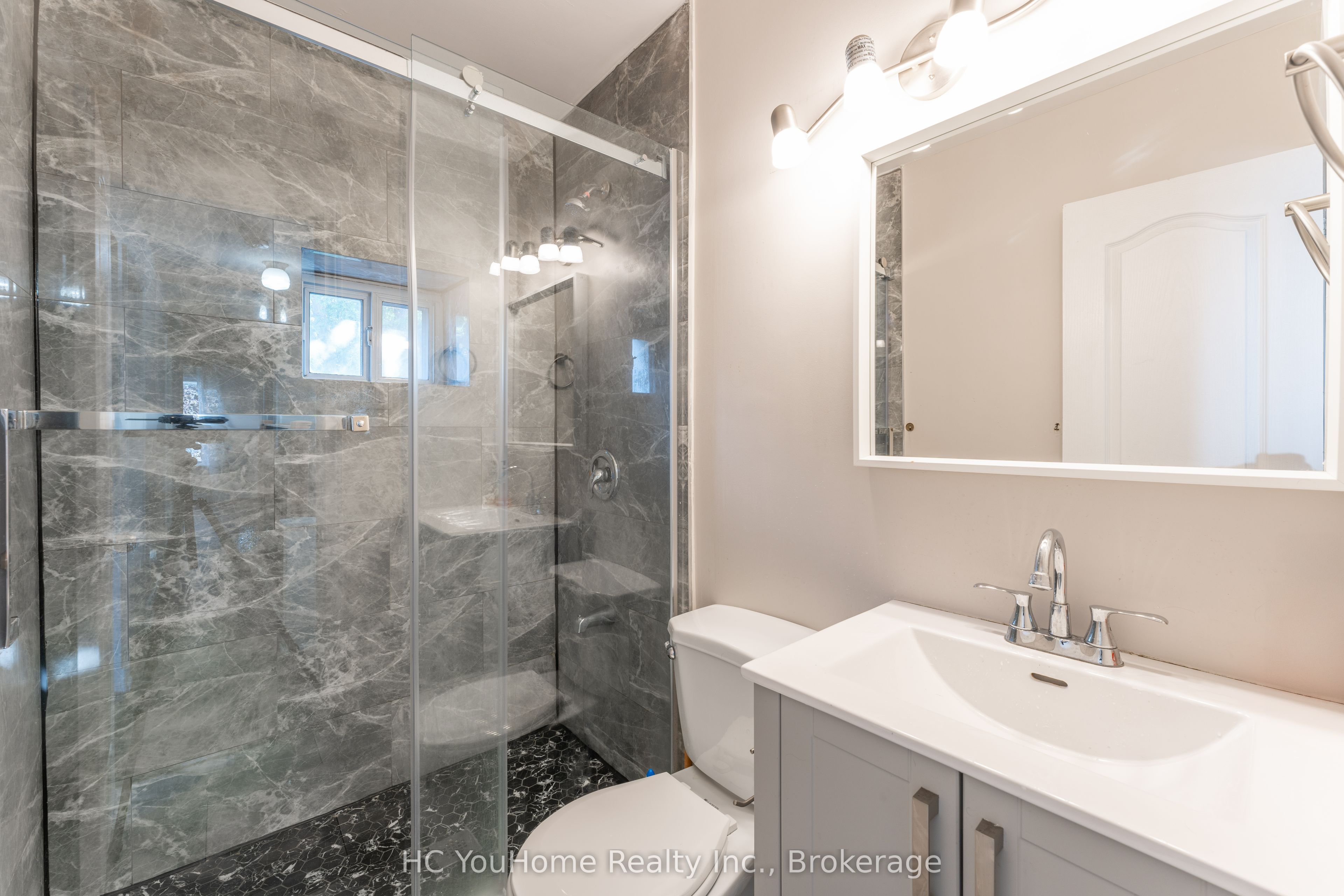 190 Major Street 2nd Fl, Toronto, ON M5S 2L3 photo 5