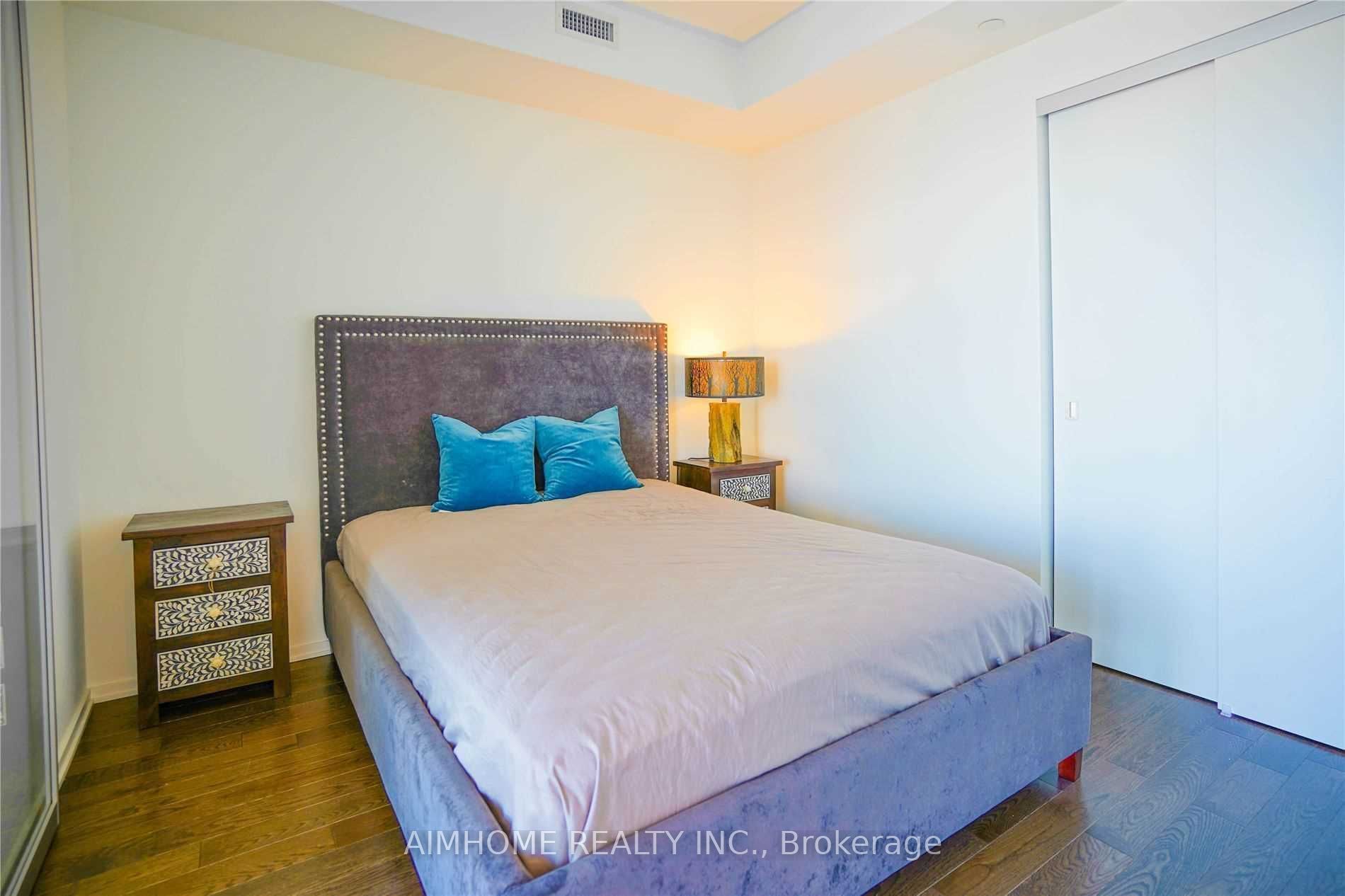 16 Bonnycastle Street 2206, Toronto, ON M5A 0C9 photo 5