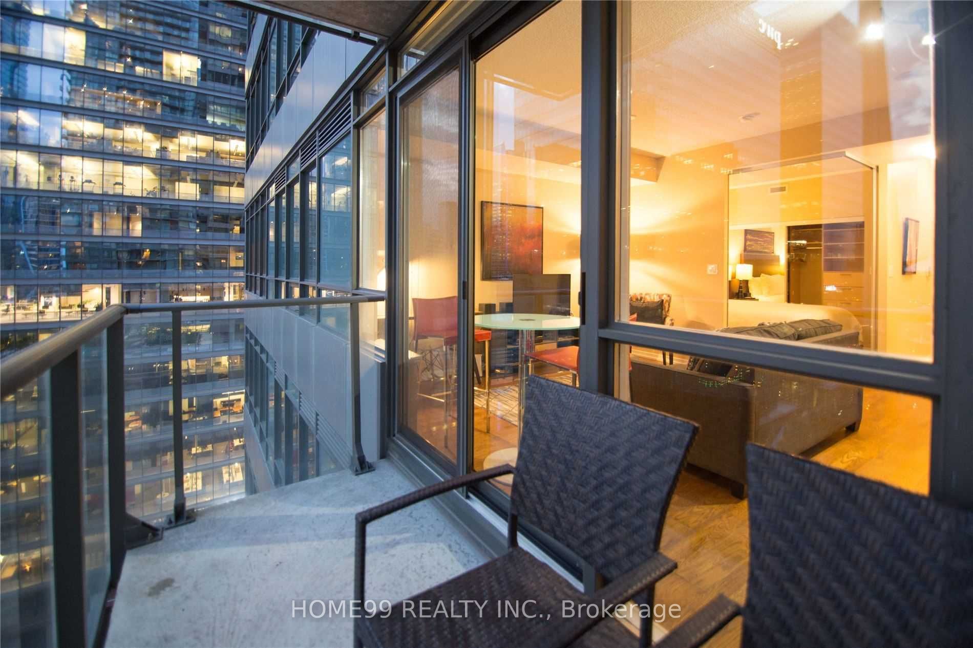 65 Bremner Boulevard 1404, Toronto, ON M5J 0A7 photo 3