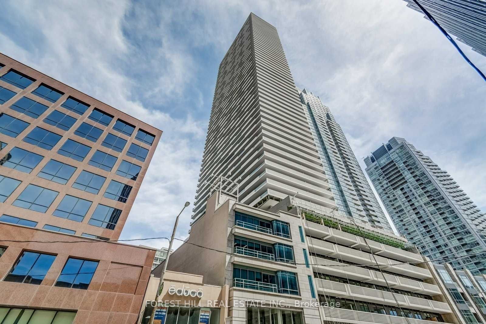 2221 Yonge Street 5610, Toronto, ON M4S 2B4