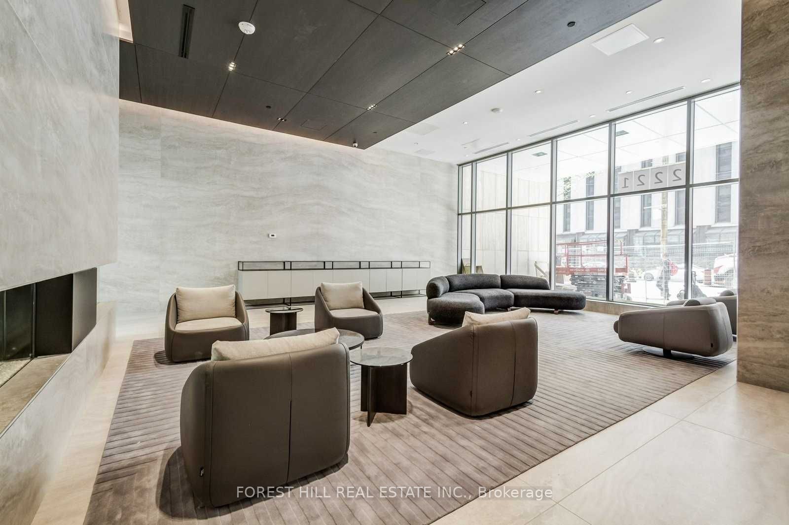 2221 Yonge Street 5610, Toronto, ON M4S 2B4 photo 4