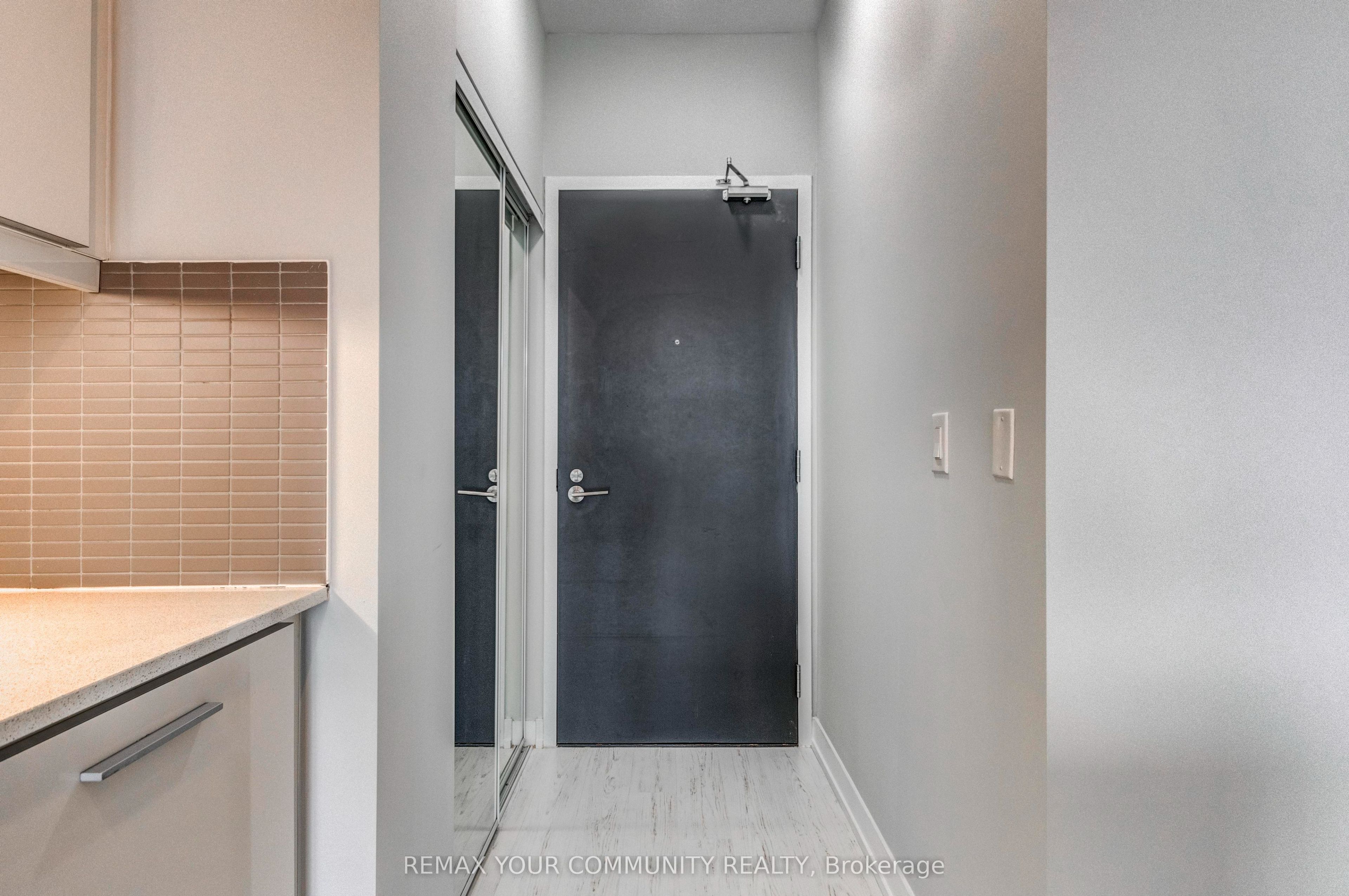 105 George Street 501, Toronto, ON M5A 2N4 photo 4