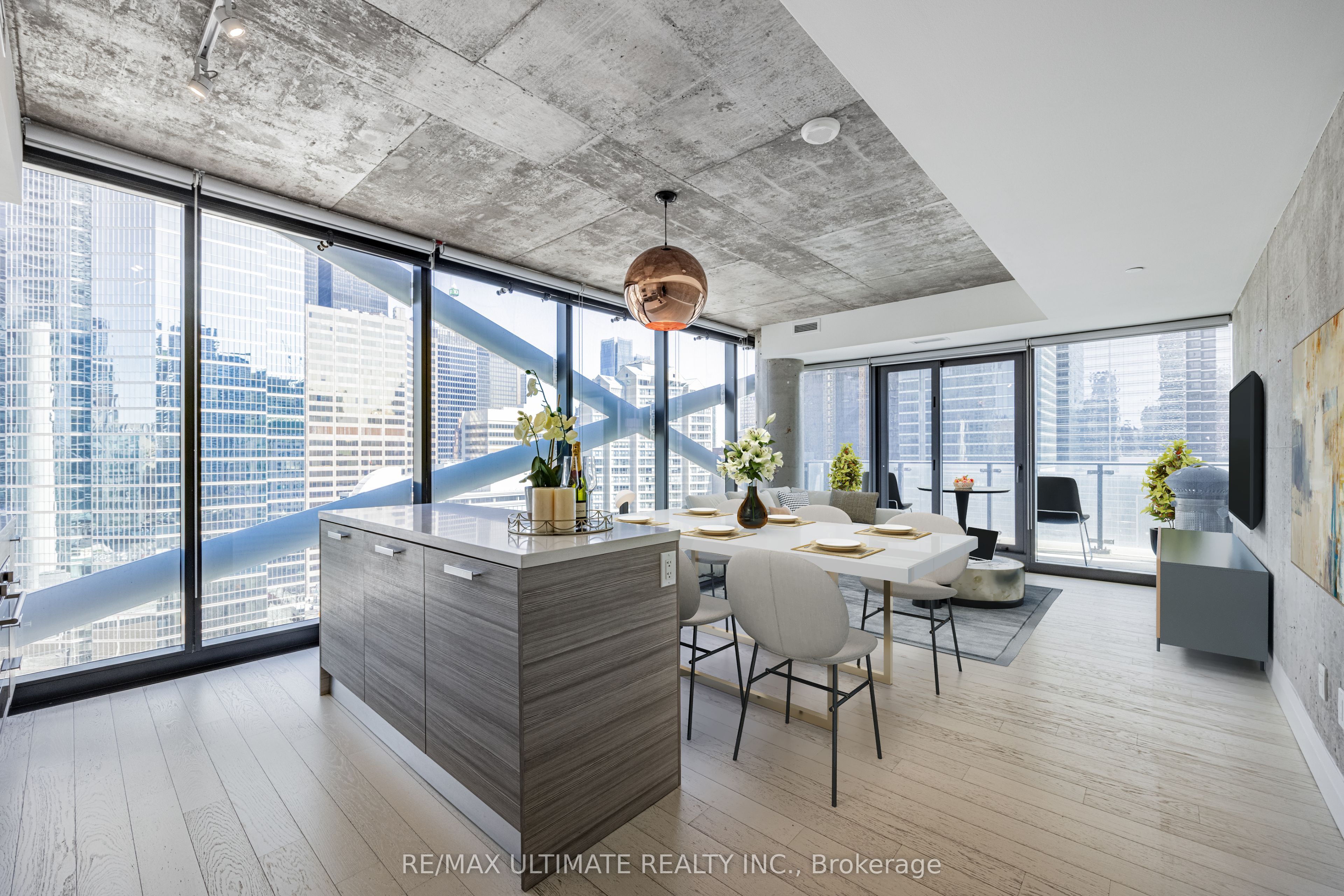 224 King Street W 1504, Toronto, ON M5H 0A6 photo 2