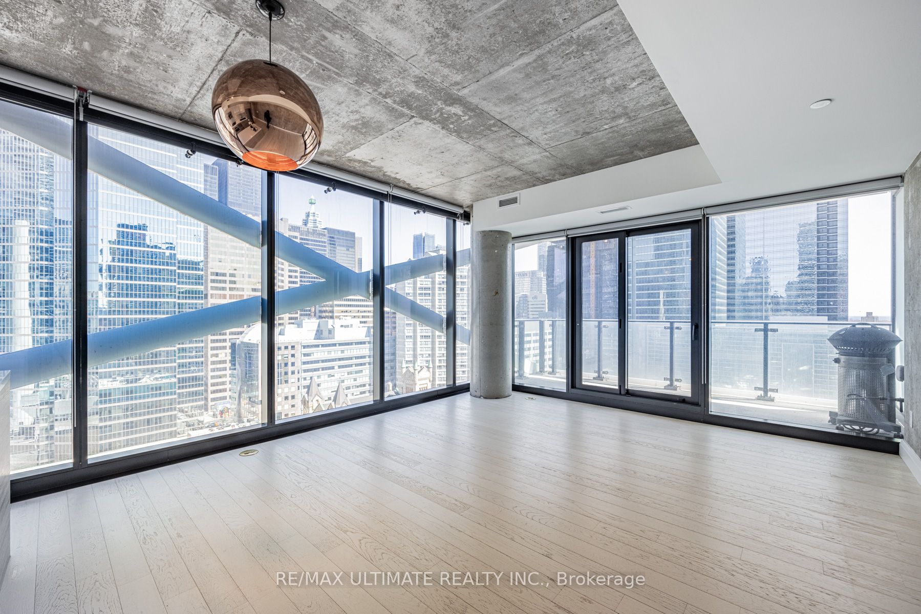 224 King Street W 1504, Toronto, ON M5H 0A6 photo 4
