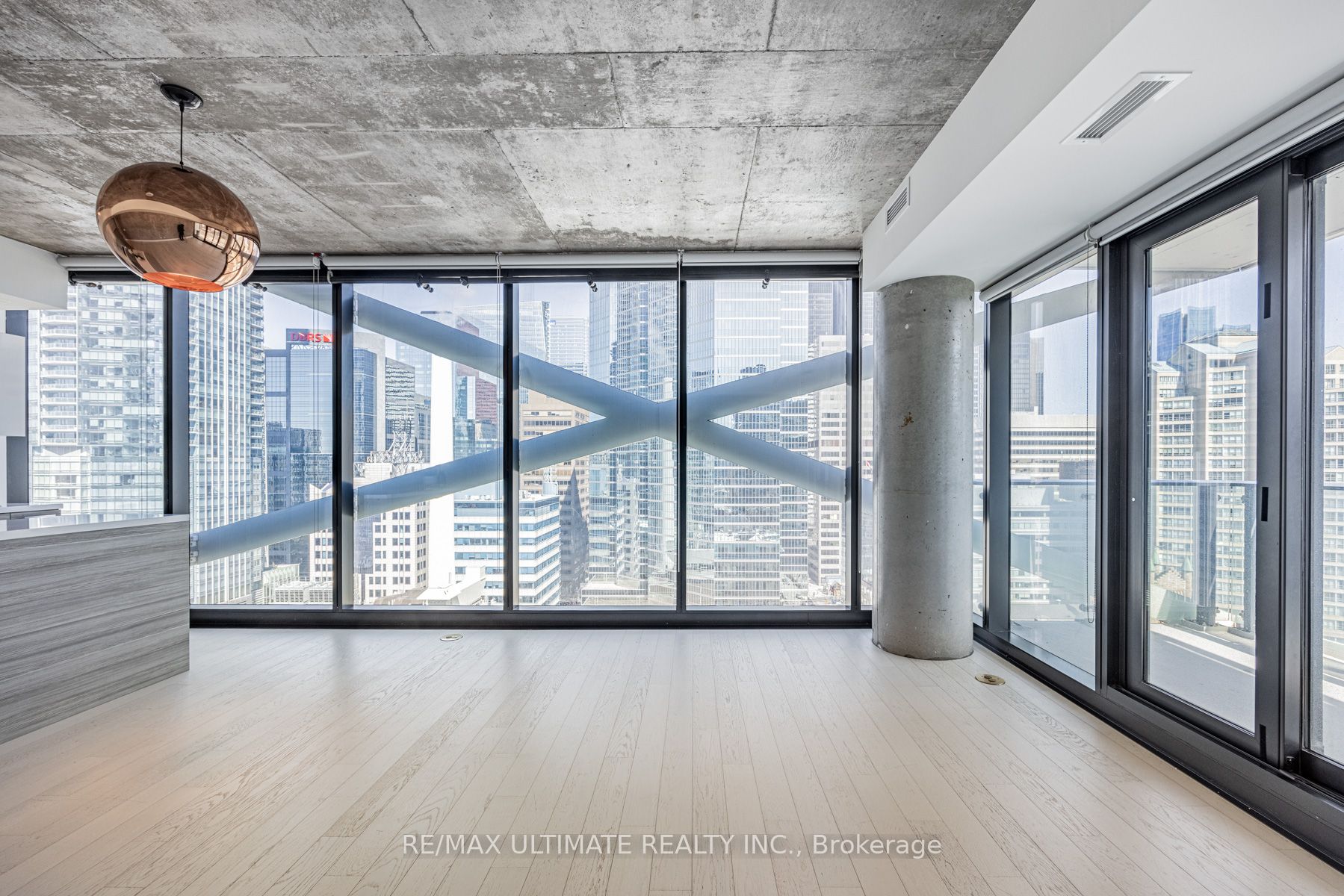 224 King Street W 1504, Toronto, ON M5H 0A6 photo 5