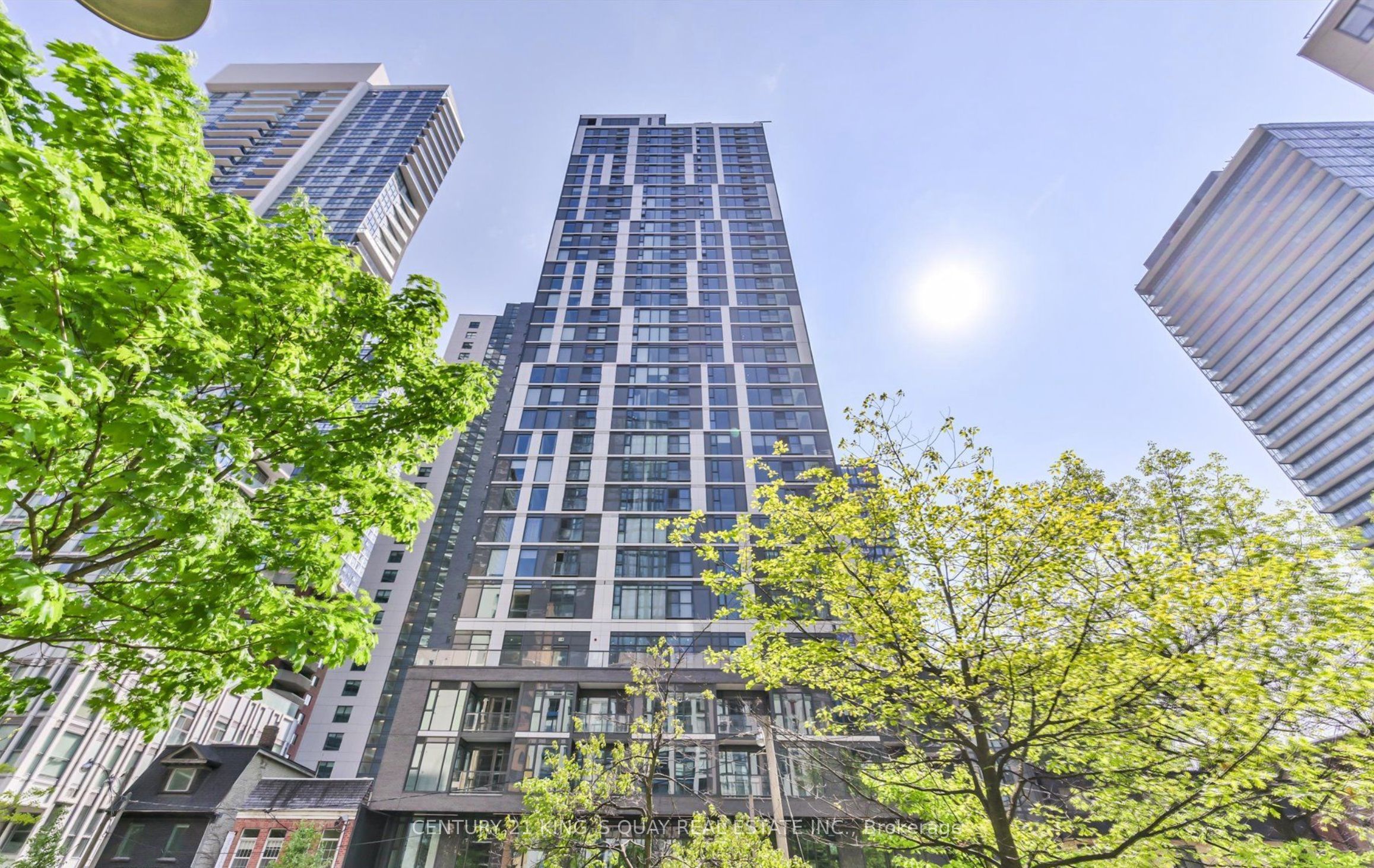 65 Mutual Street 1009, Toronto, ON M5B 0E5