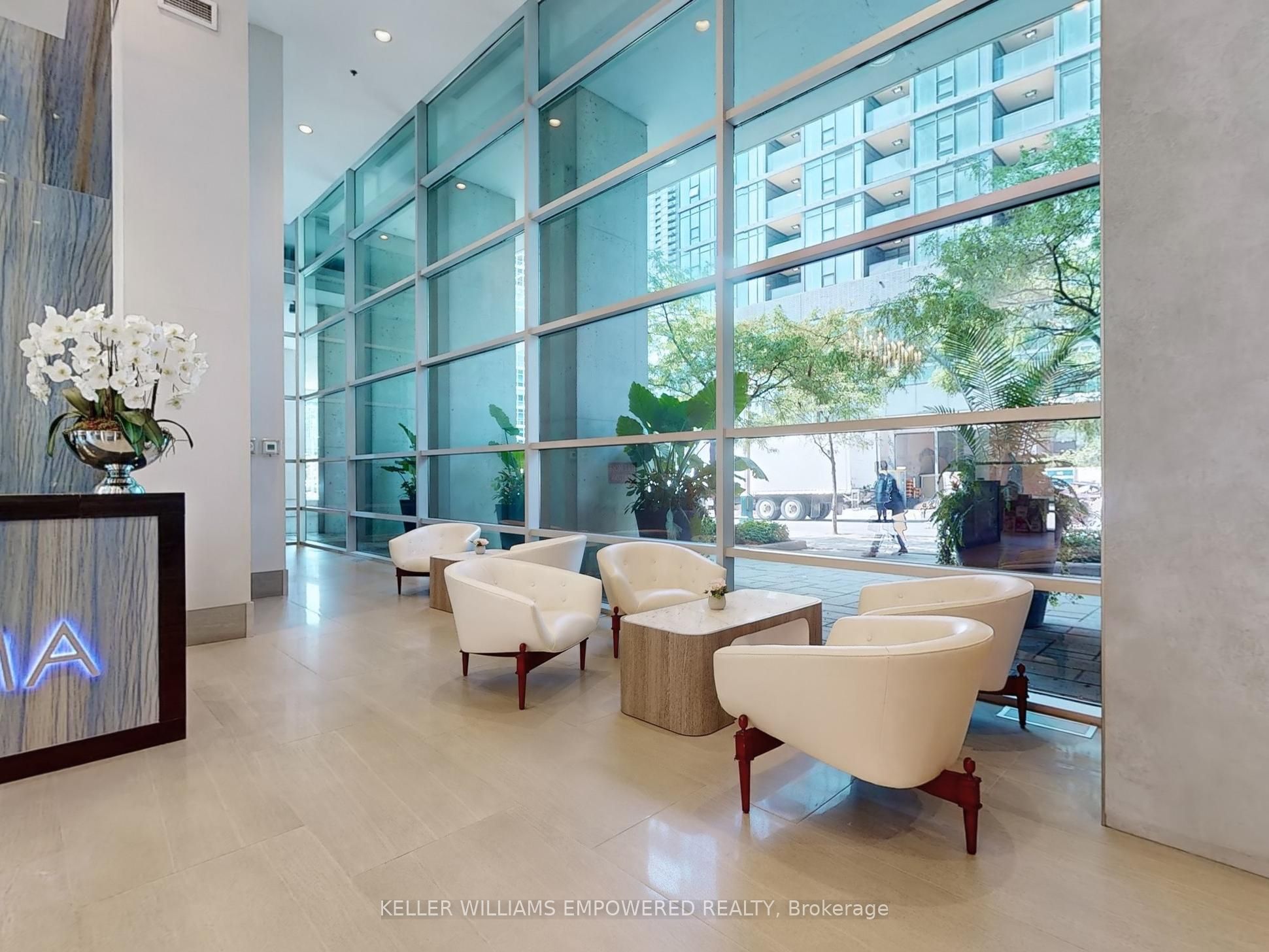 81 Navy Wharf Court 3905, Toronto, ON M5V 3S2 photo 2