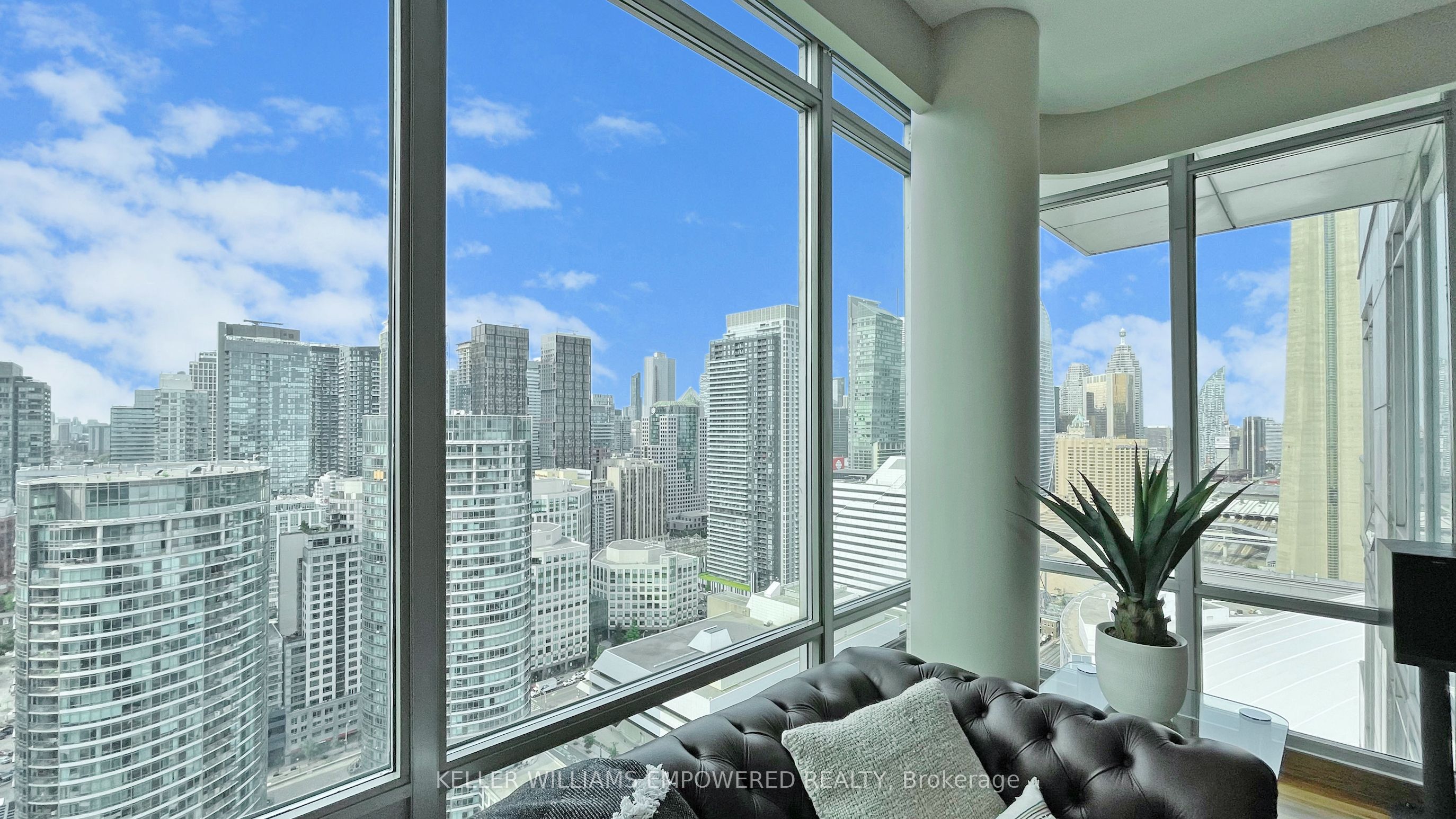81 Navy Wharf Court 3905, Toronto, ON M5V 3S2 photo 5