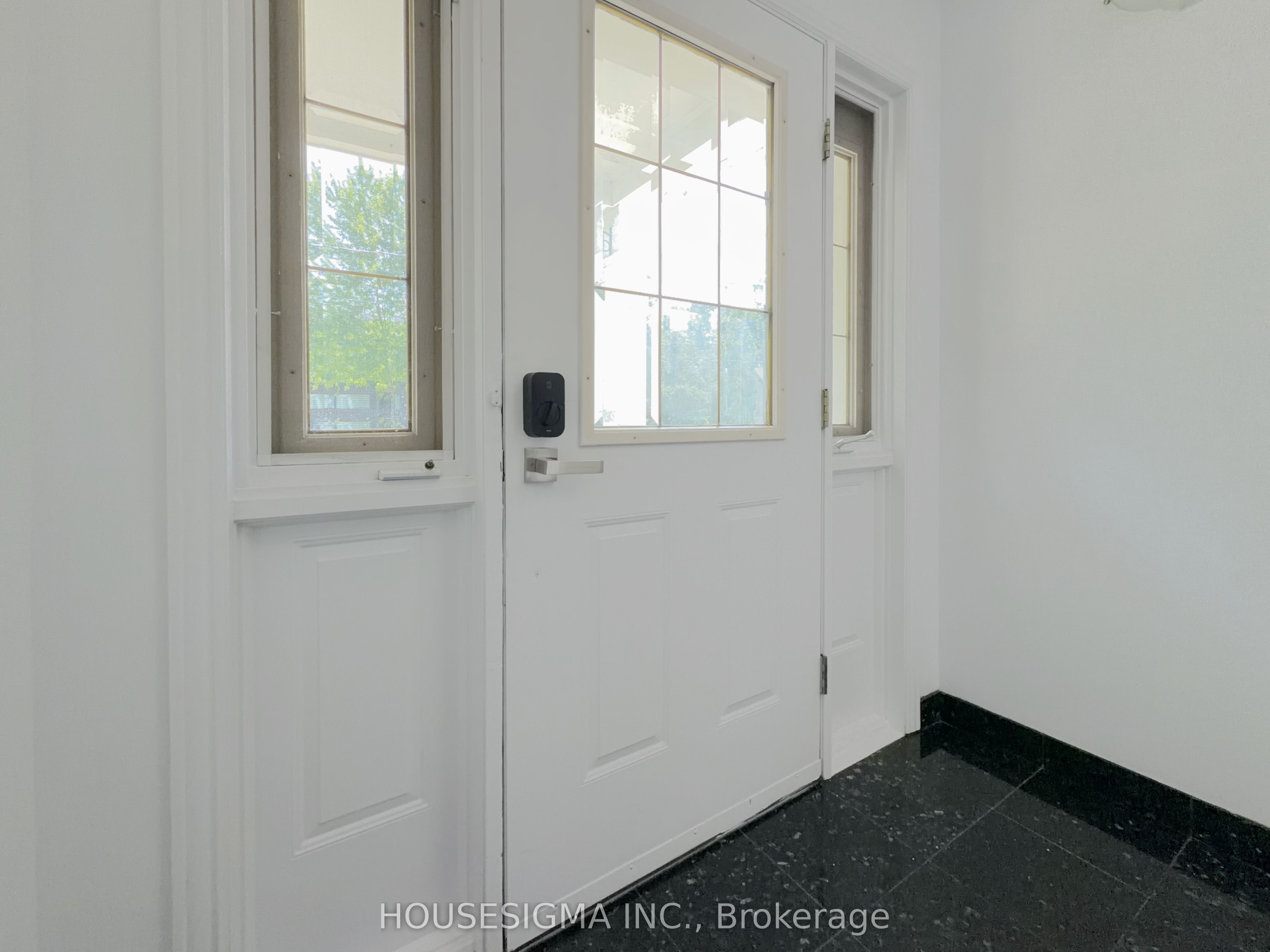 116 Cranbrooke Avenue Main, Toronto, ON M5M 1M7 photo 3